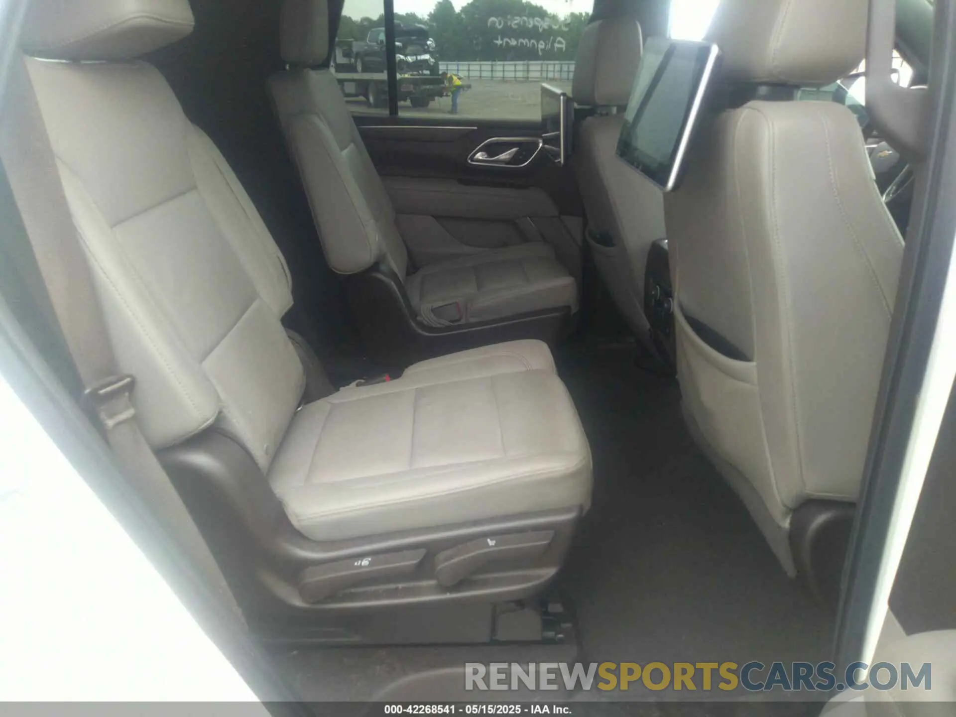 8 Photograph of a damaged car 1GNSKNKD5NR143276 CHEVROLET TAHOE 2022