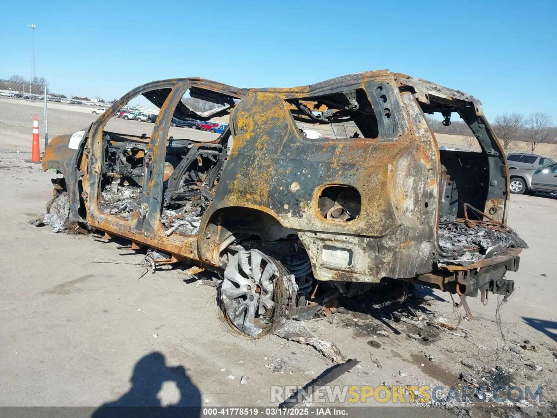 3 Photograph of a damaged car 1GNSKNKT1NR314743 CHEVROLET TAHOE 2022