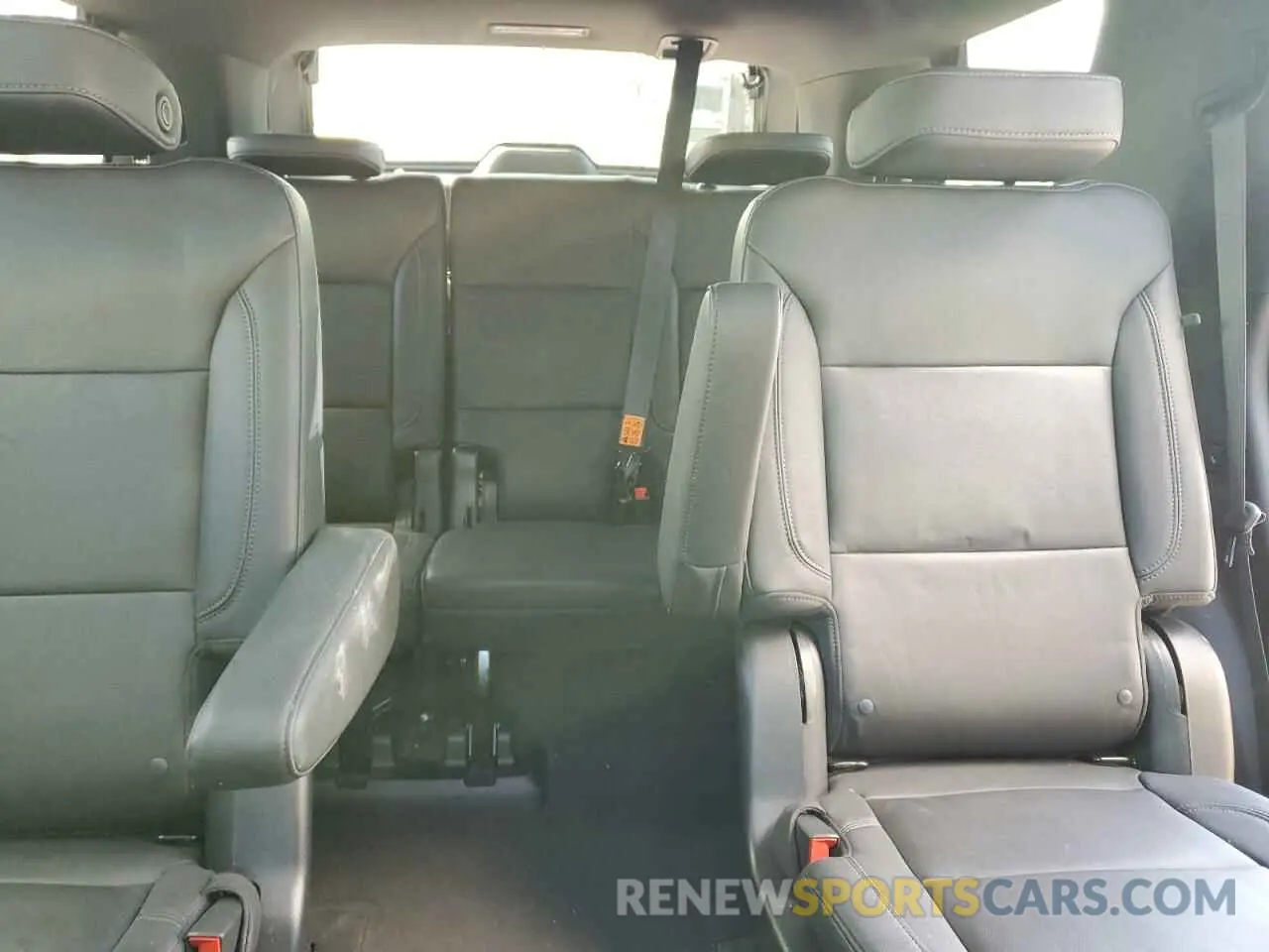 10 Photograph of a damaged car 1GNSKPKD0NR319260 CHEVROLET TAHOE 2022