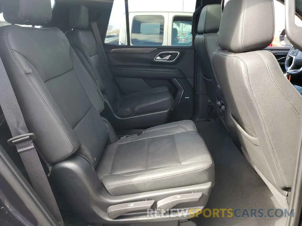11 Photograph of a damaged car 1GNSKPKD0NR319260 CHEVROLET TAHOE 2022
