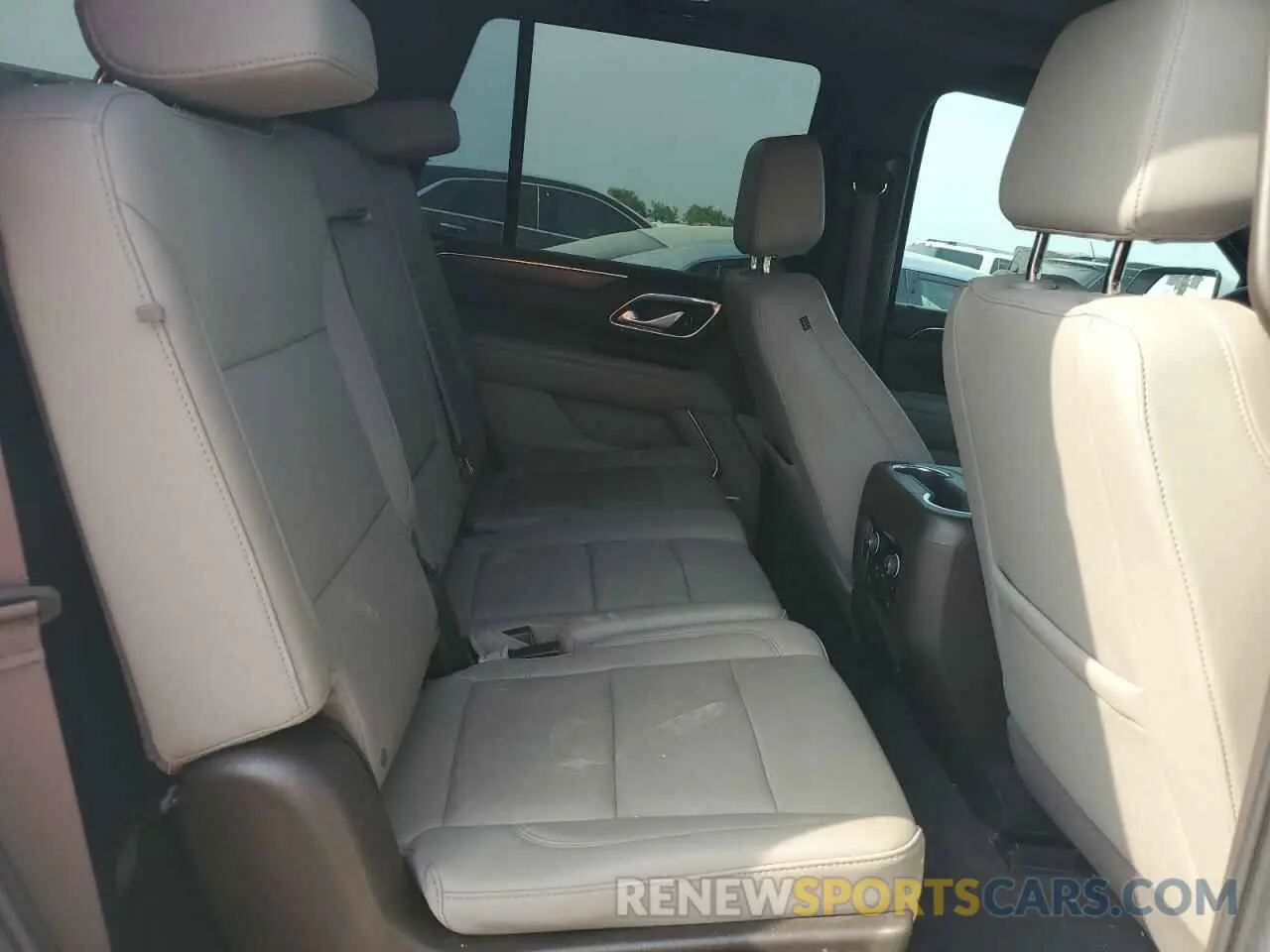 11 Photograph of a damaged car 1GNSKPKD3NR312738 CHEVROLET TAHOE 2022