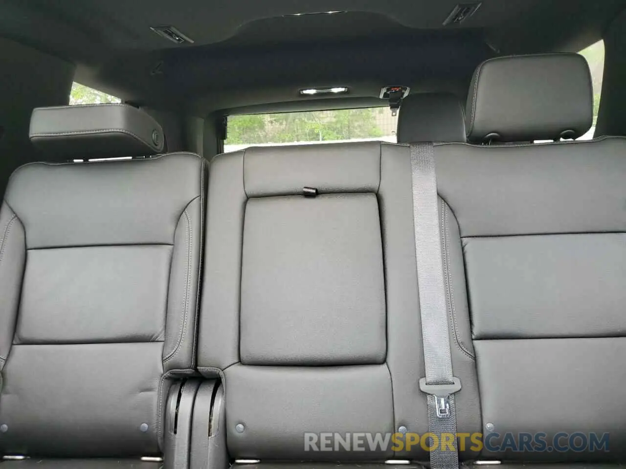 10 Photograph of a damaged car 1GNSKPKD5NR117658 CHEVROLET TAHOE 2022