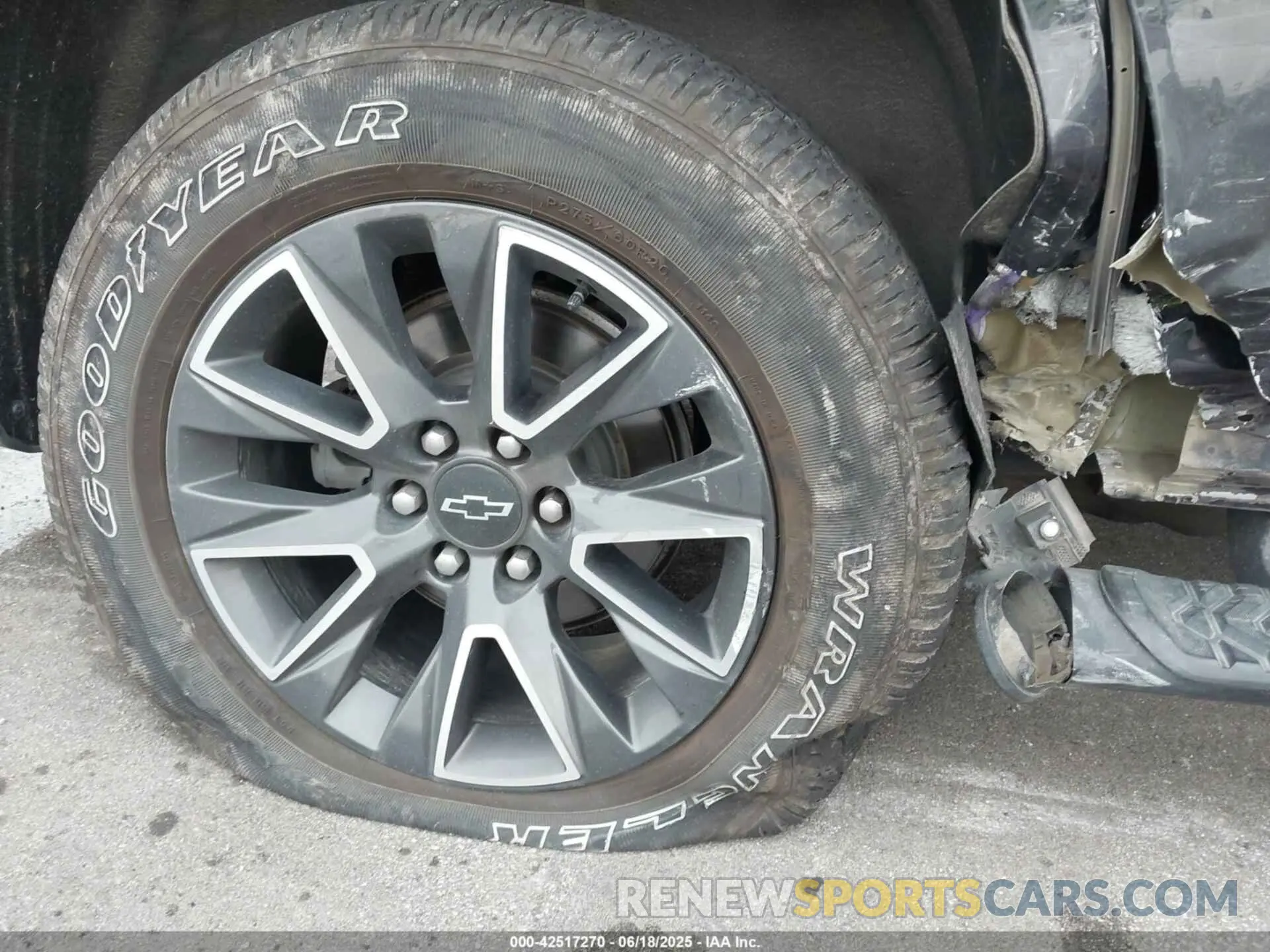 18 Photograph of a damaged car 1GNSKPKD7NR168529 CHEVROLET TAHOE 2022