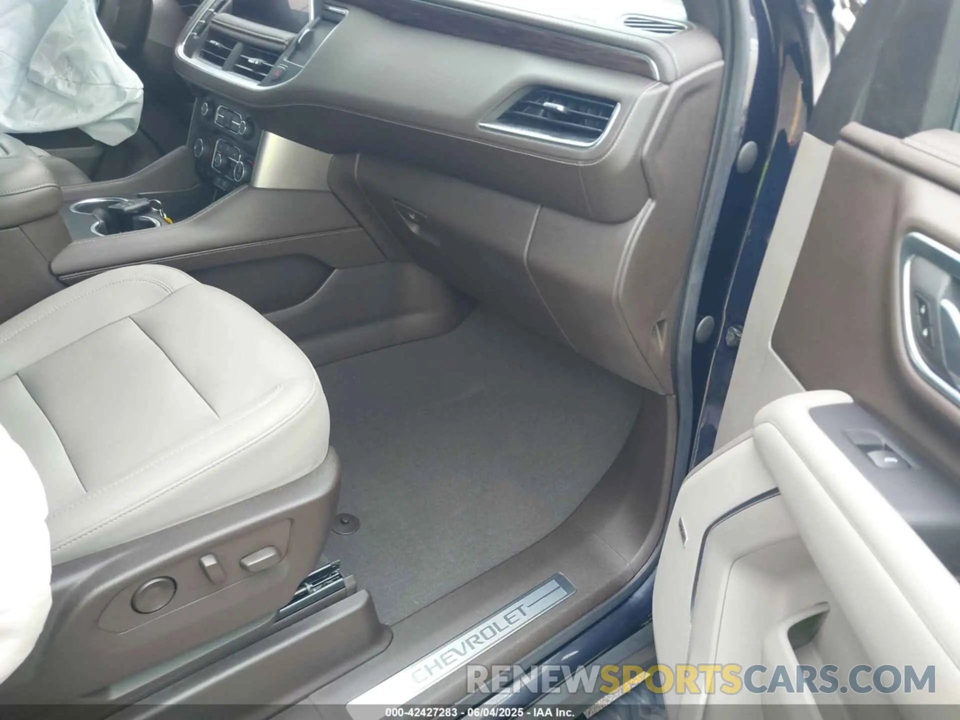 5 Photograph of a damaged car 1GNSKPKL2NR225842 CHEVROLET TAHOE 2022