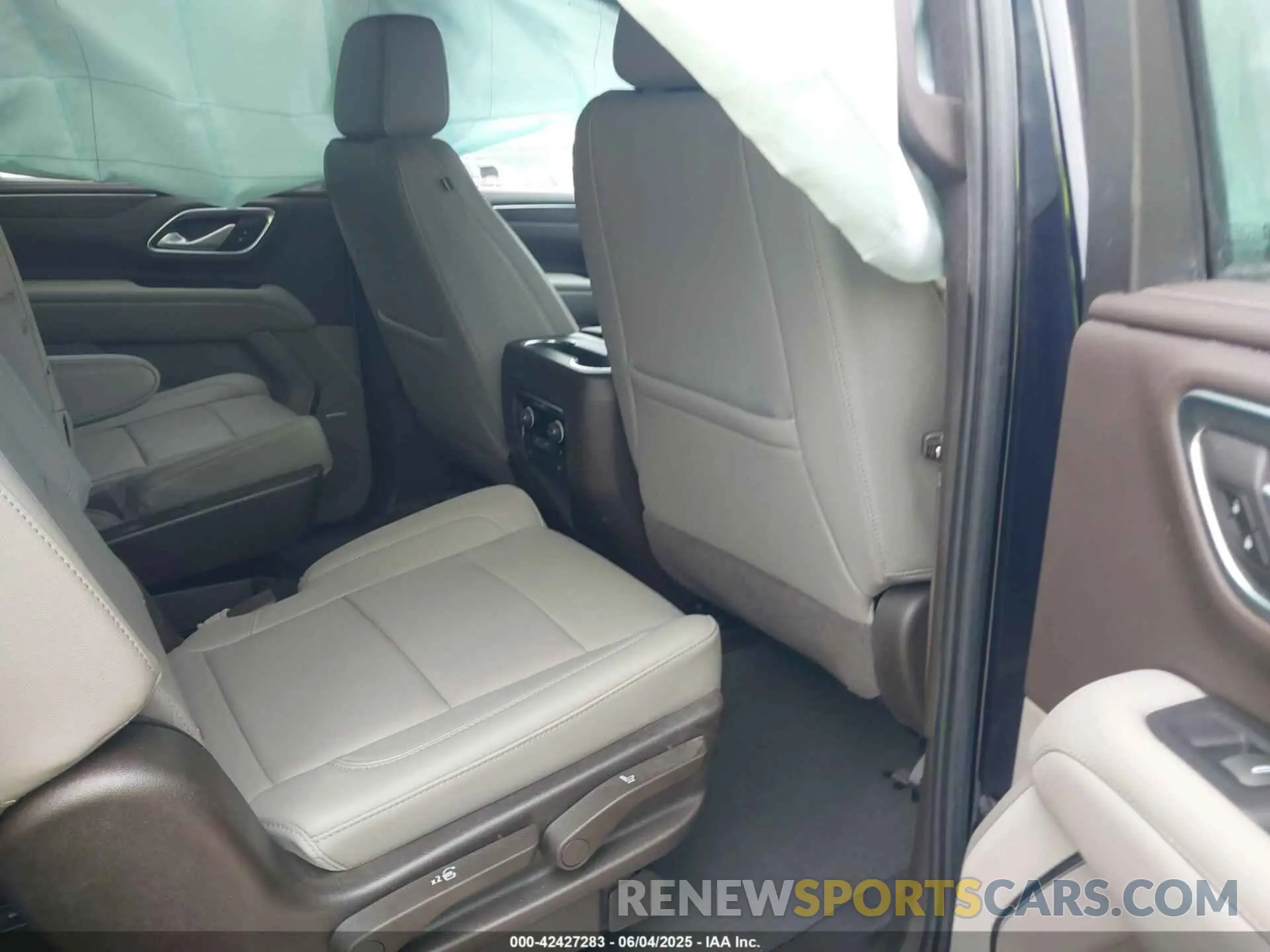 8 Photograph of a damaged car 1GNSKPKL2NR225842 CHEVROLET TAHOE 2022