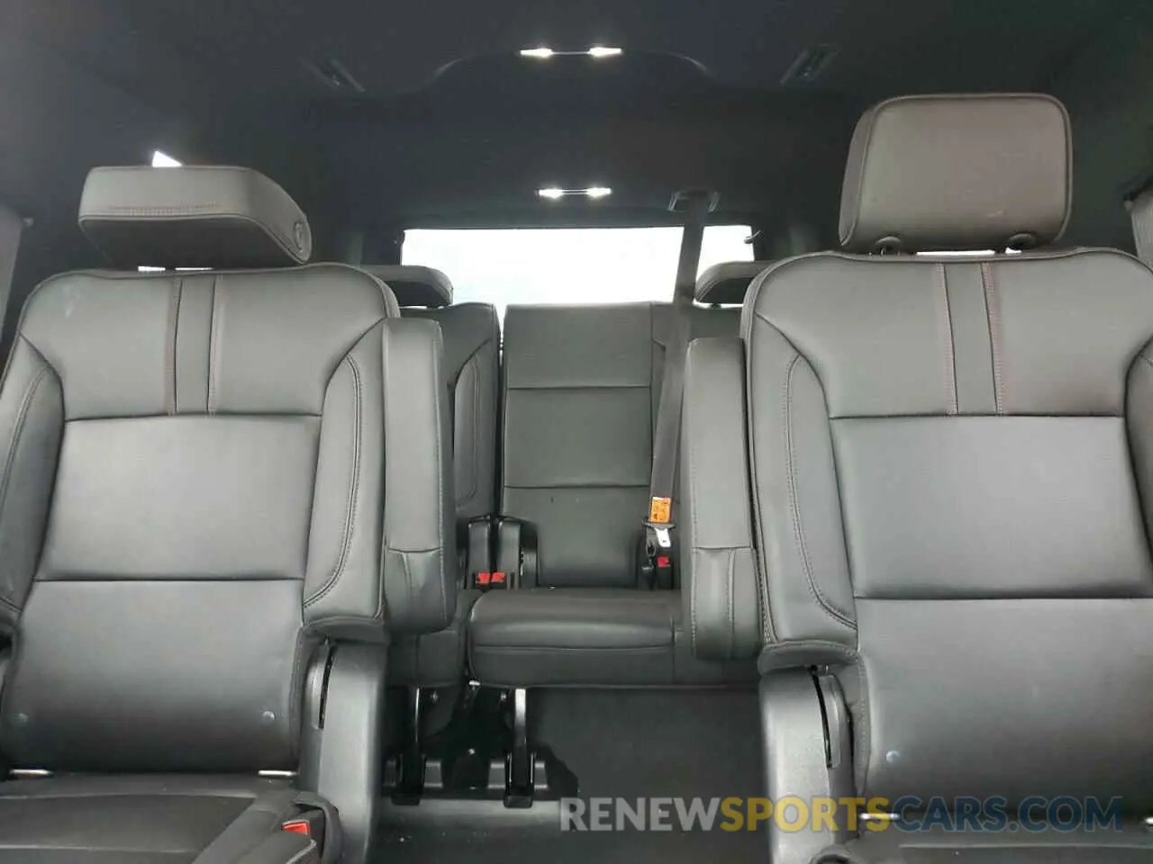 10 Photograph of a damaged car 1GNSKRKD2NR116379 CHEVROLET TAHOE 2022