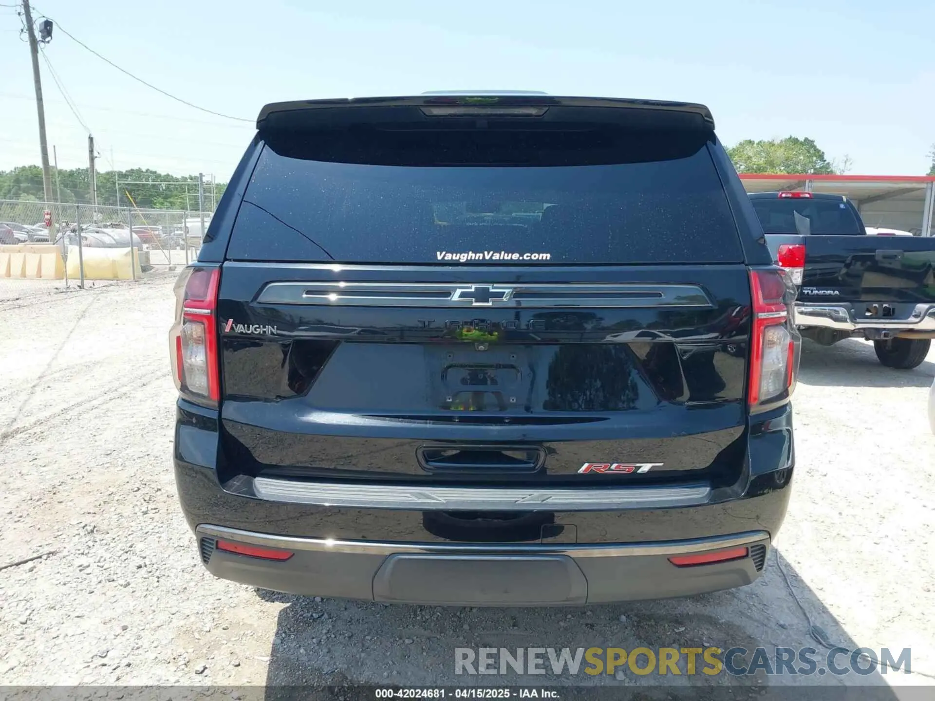 17 Photograph of a damaged car 1GNSKRKD4NR193528 CHEVROLET TAHOE 2022