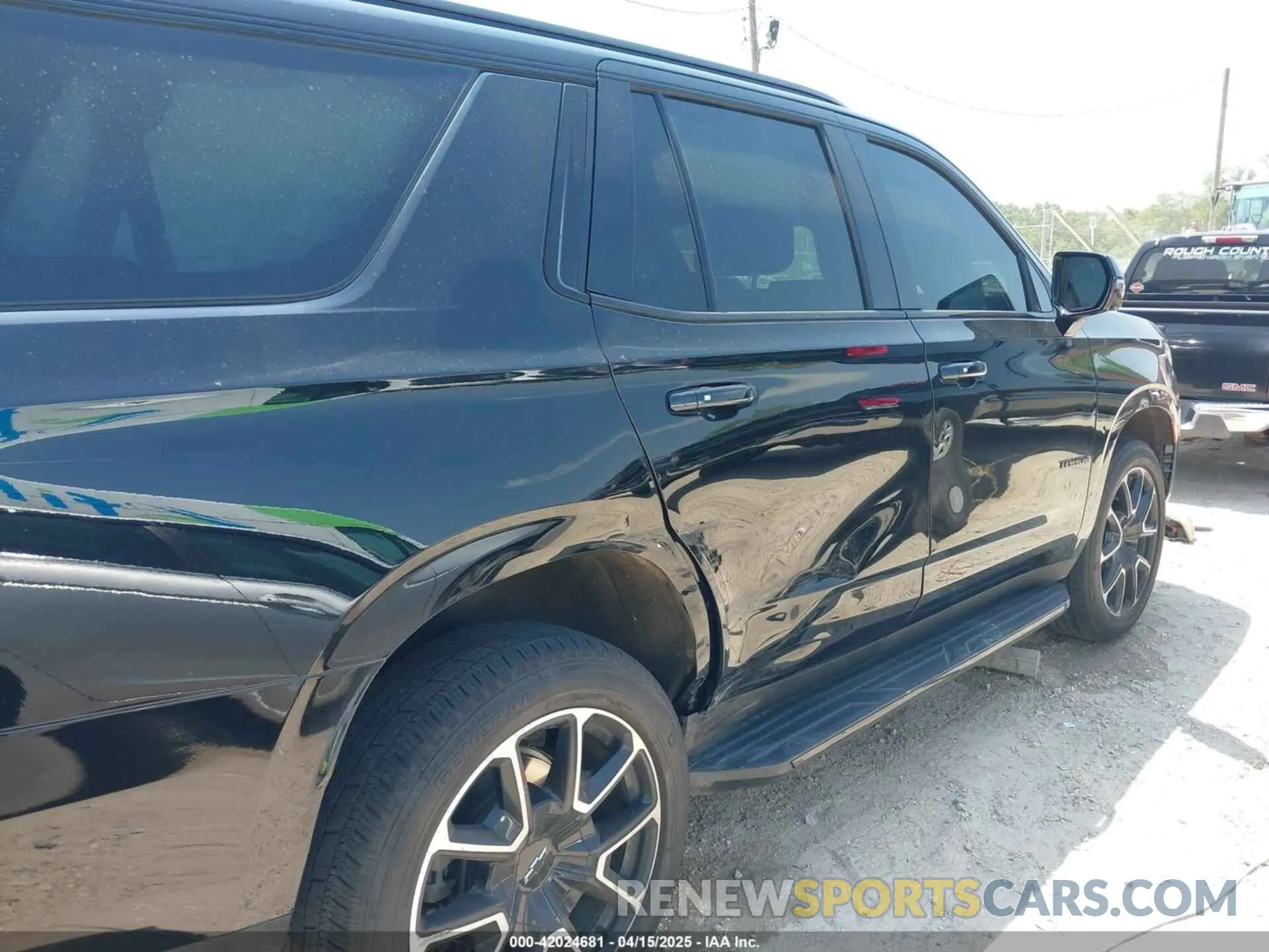 6 Photograph of a damaged car 1GNSKRKD4NR193528 CHEVROLET TAHOE 2022