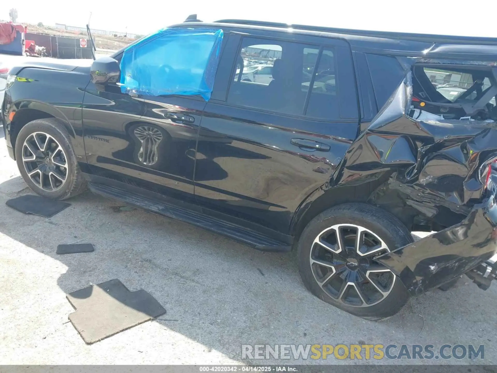 3 Photograph of a damaged car 1GNSKRKT7NR228974 CHEVROLET TAHOE 2022