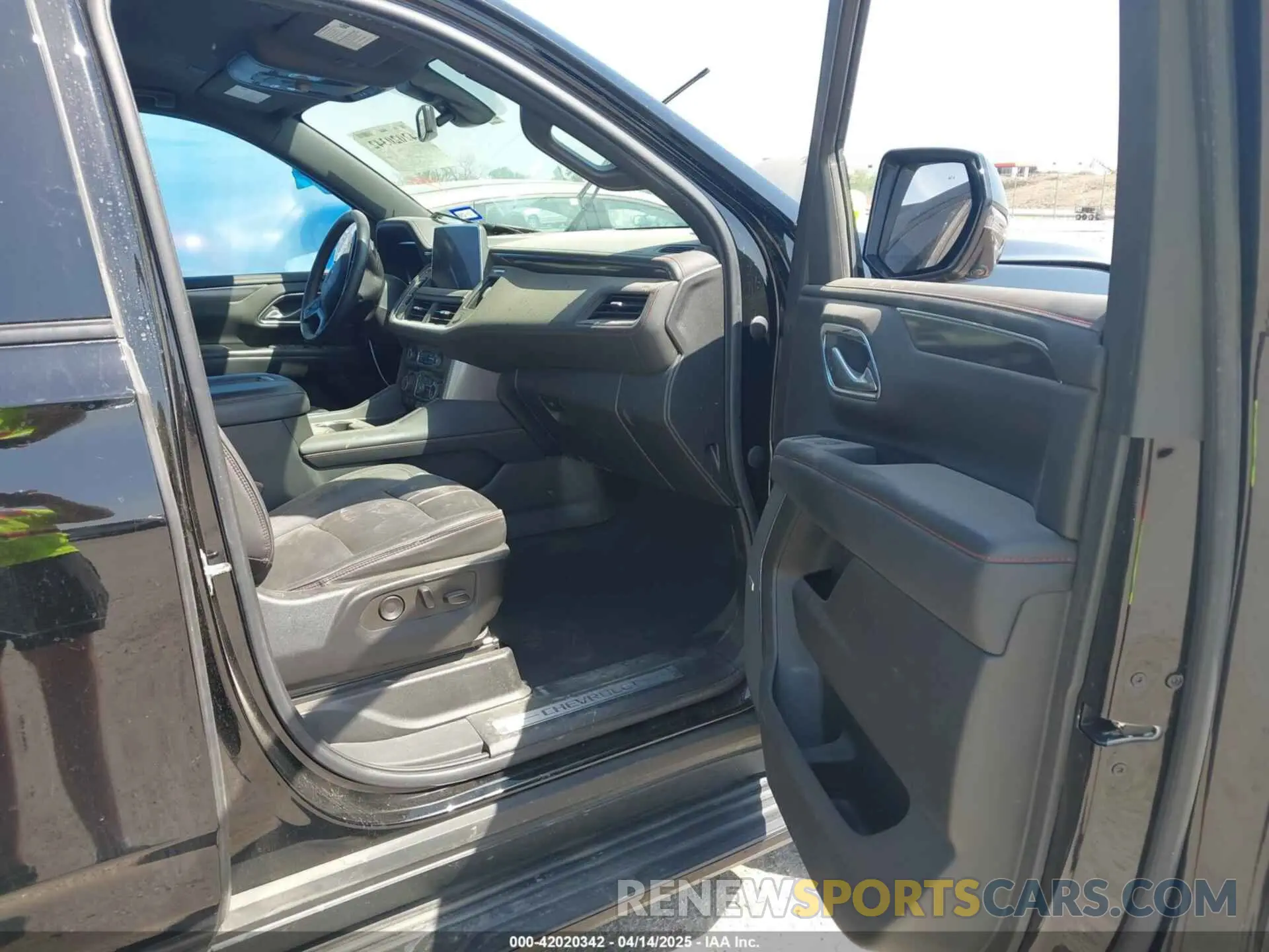 5 Photograph of a damaged car 1GNSKRKT7NR228974 CHEVROLET TAHOE 2022