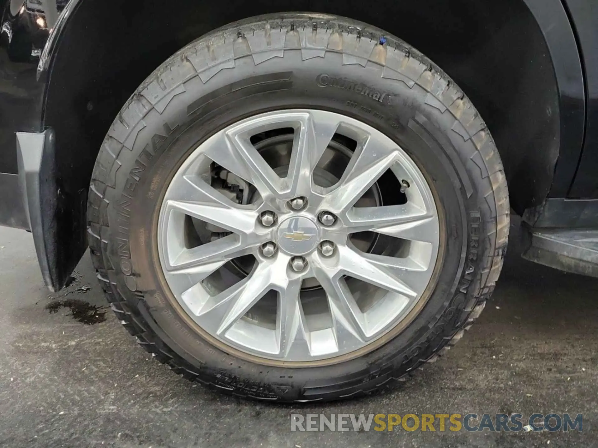 8 Photograph of a damaged car 1GNSKSKD2NR247058 CHEVROLET TAHOE 2022