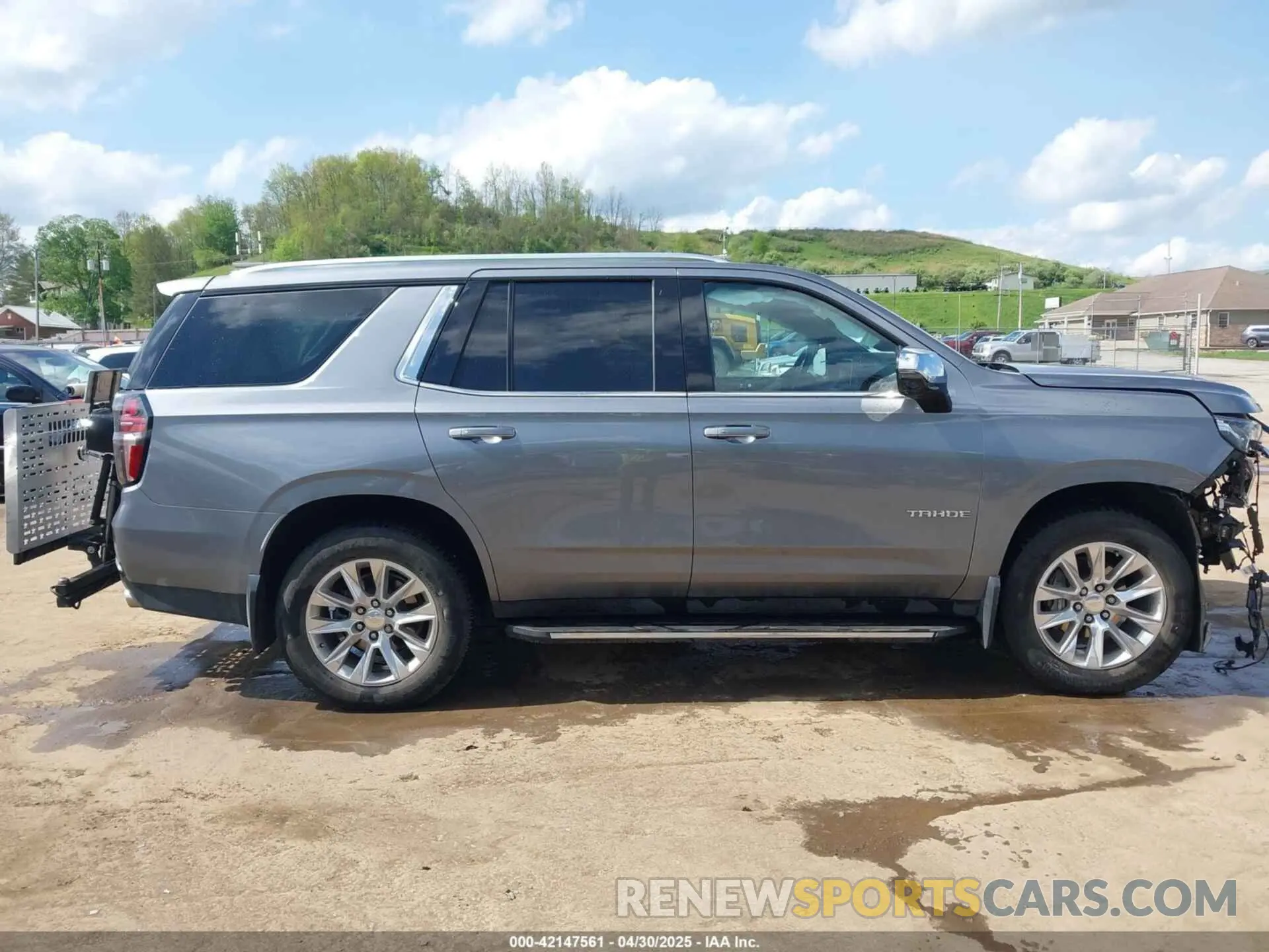13 Photograph of a damaged car 1GNSKSKD3NR313343 CHEVROLET TAHOE 2022