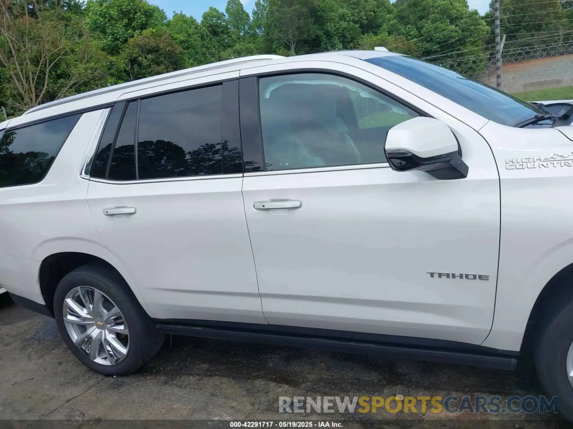 13 Photograph of a damaged car 1GNSKTKL9NR261567 CHEVROLET TAHOE 2022