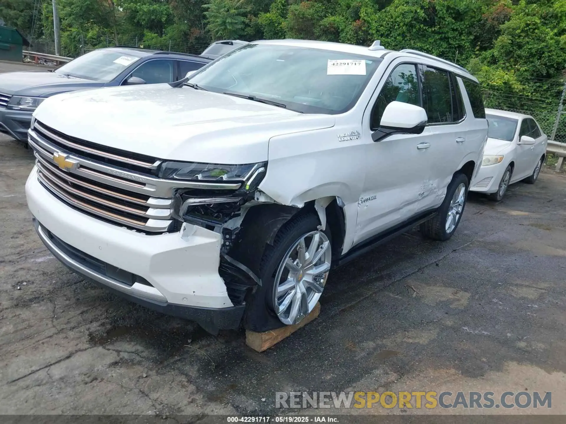 2 Photograph of a damaged car 1GNSKTKL9NR261567 CHEVROLET TAHOE 2022