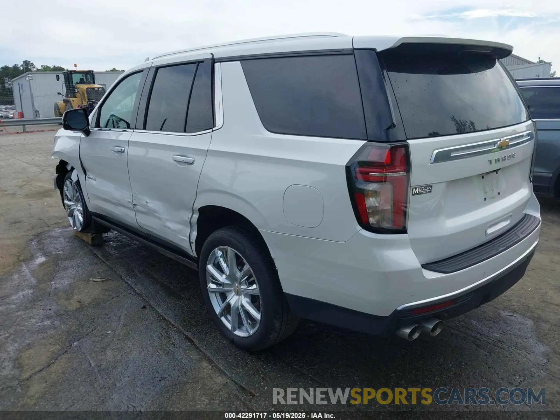 3 Photograph of a damaged car 1GNSKTKL9NR261567 CHEVROLET TAHOE 2022