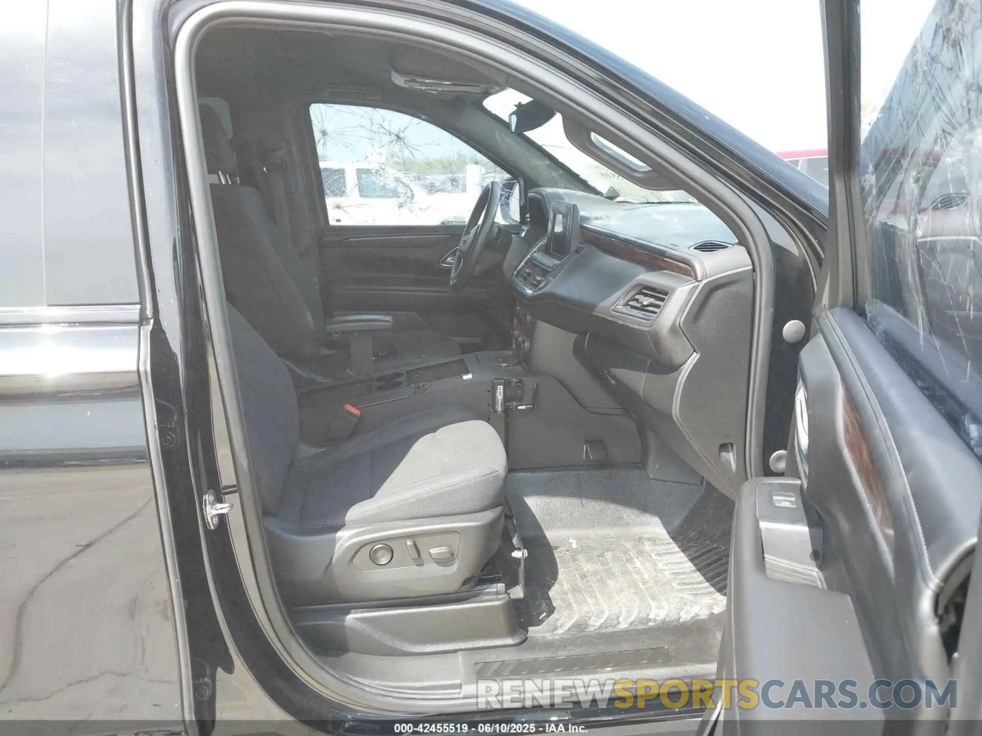 5 Photograph of a damaged car 1GNSCLED3PR188880 CHEVROLET TAHOE 2023