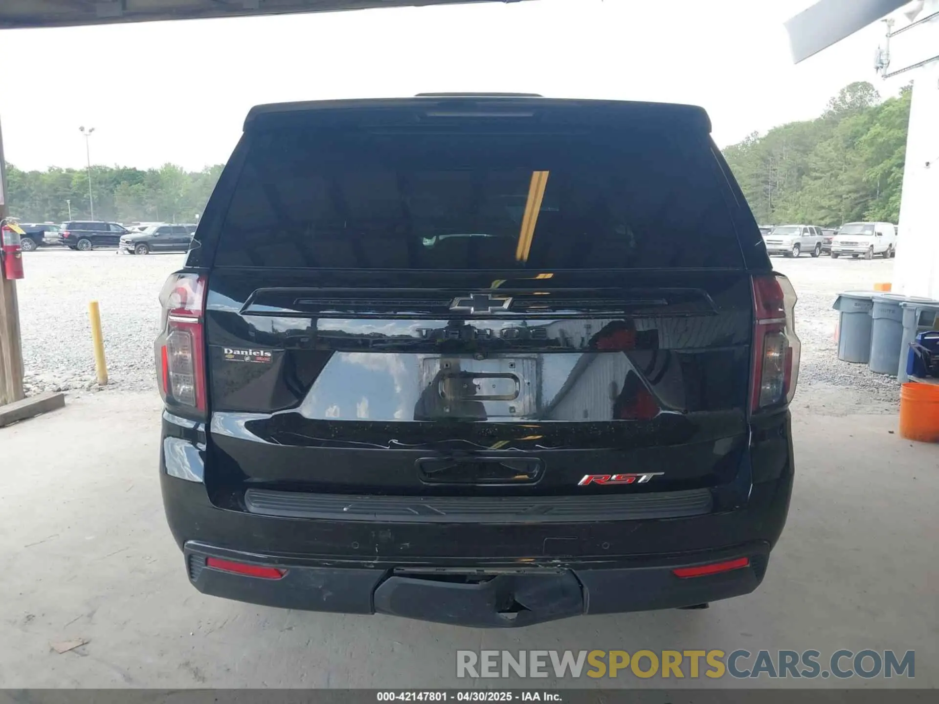17 Photograph of a damaged car 1GNSCRKD2PR531394 CHEVROLET TAHOE 2023