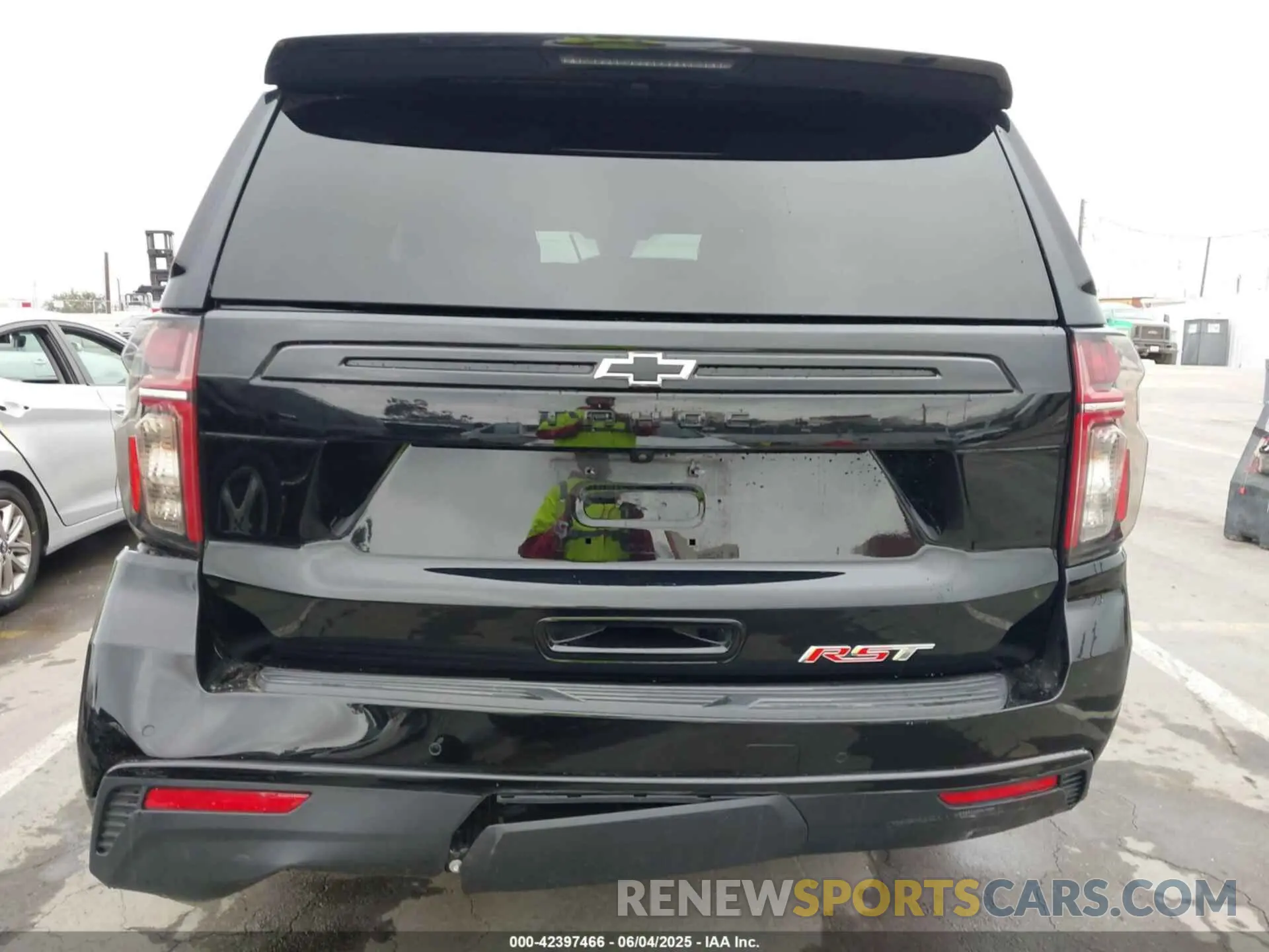 17 Photograph of a damaged car 1GNSCRKD4PR247135 CHEVROLET TAHOE 2023