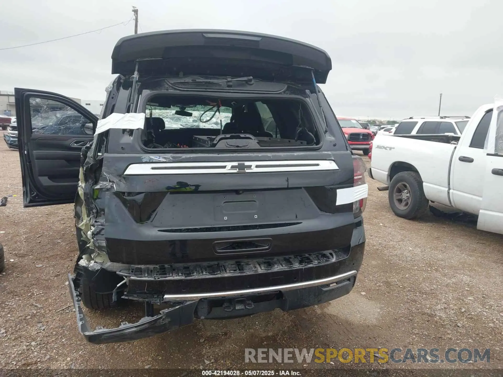 18 Photograph of a damaged car 1GNSKLED0PR395388 CHEVROLET TAHOE 2023