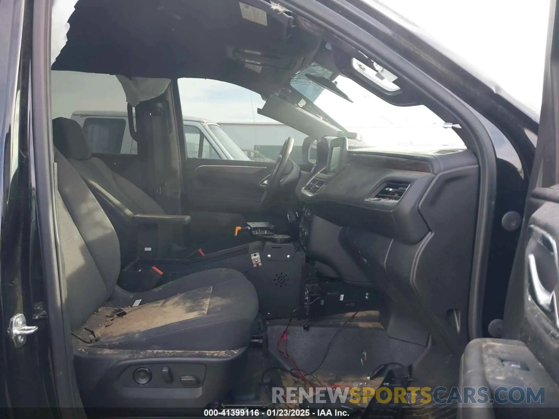 5 Photograph of a damaged car 1GNSKLED9PR474946 CHEVROLET TAHOE 2023