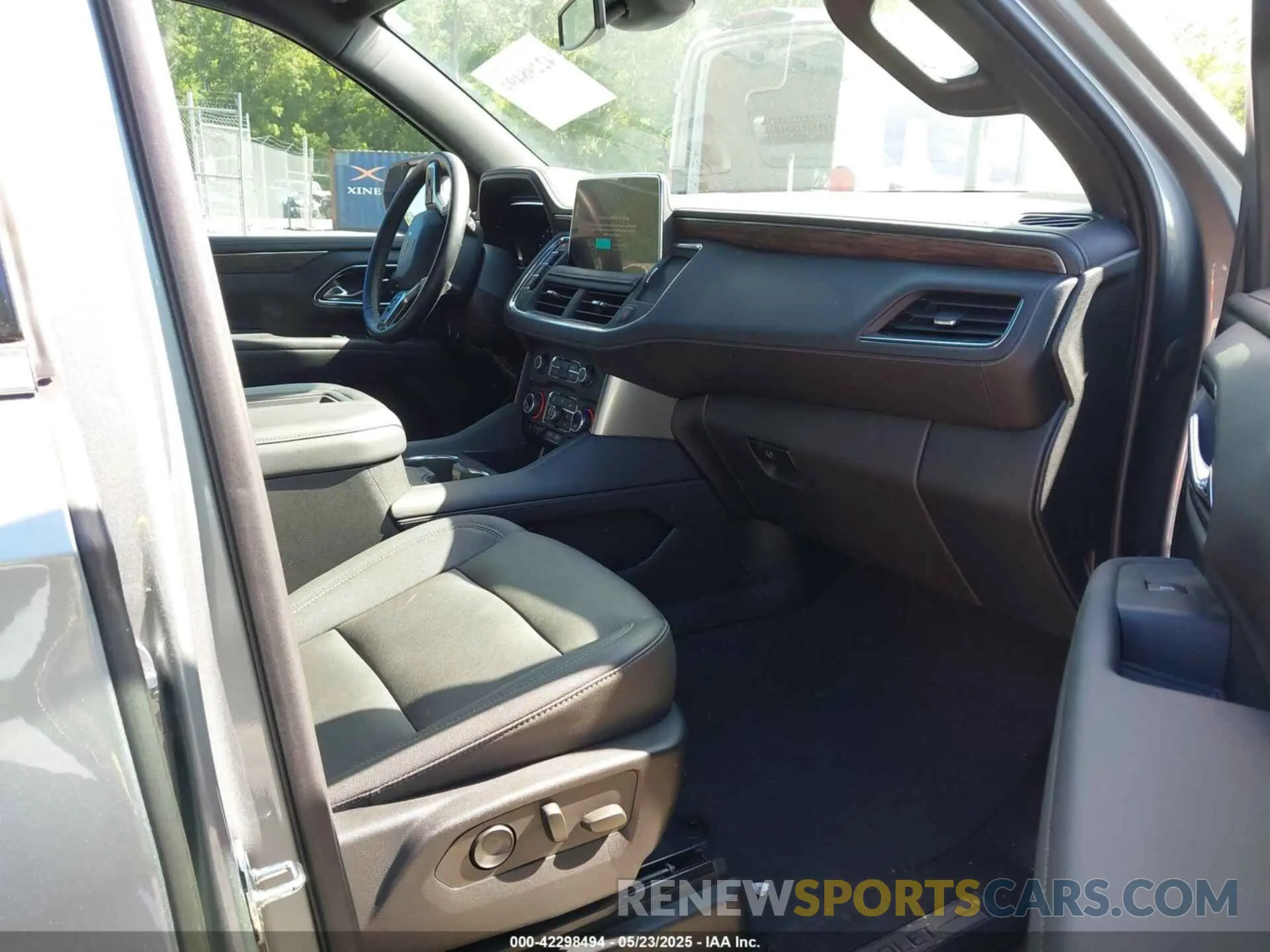 5 Photograph of a damaged car 1GNSKNKD3PR233173 CHEVROLET TAHOE 2023