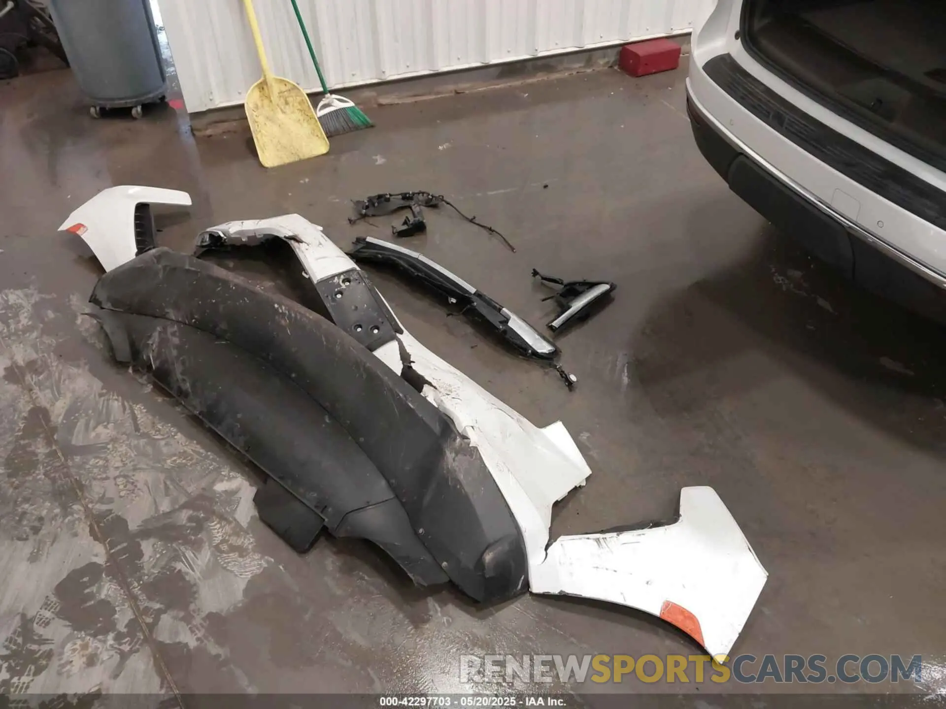 20 Photograph of a damaged car 1GNSKNKD6PR536612 CHEVROLET TAHOE 2023