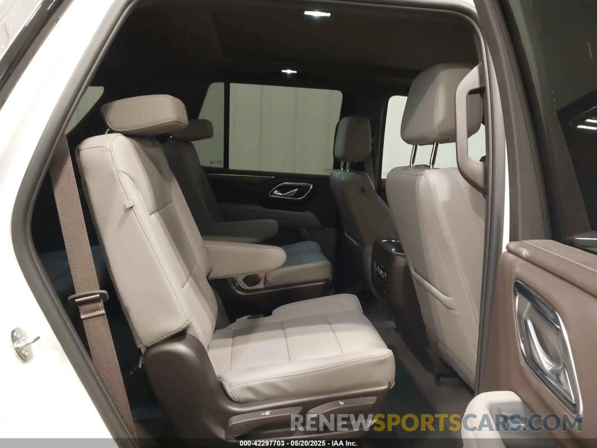 8 Photograph of a damaged car 1GNSKNKD6PR536612 CHEVROLET TAHOE 2023