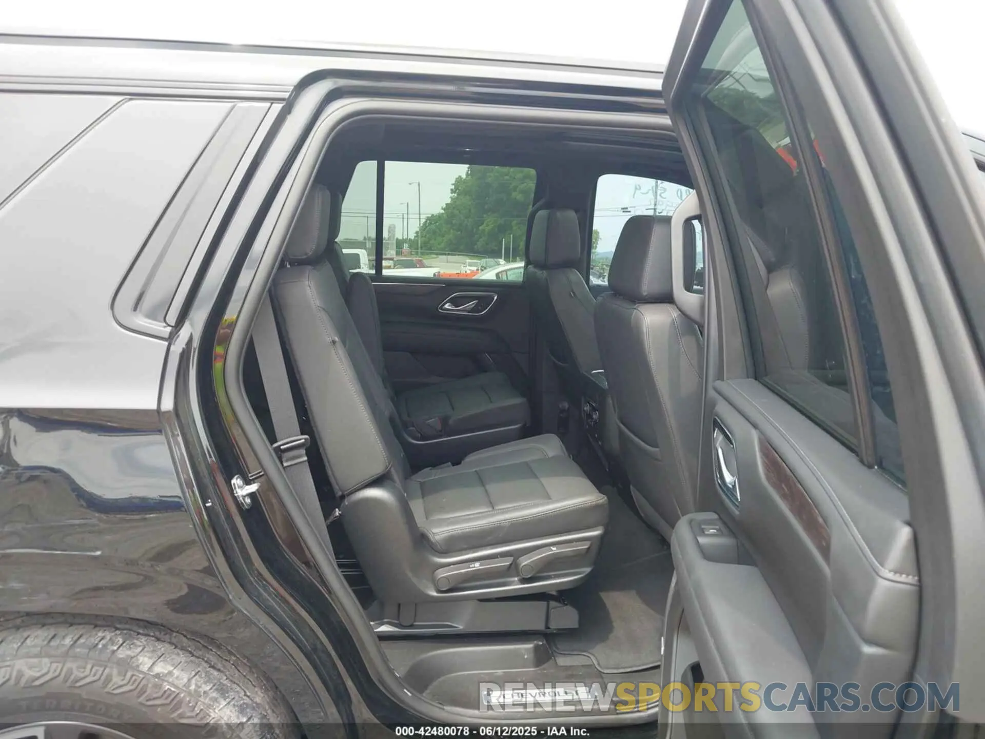 8 Photograph of a damaged car 1GNSKPKD3PR384509 CHEVROLET TAHOE 2023