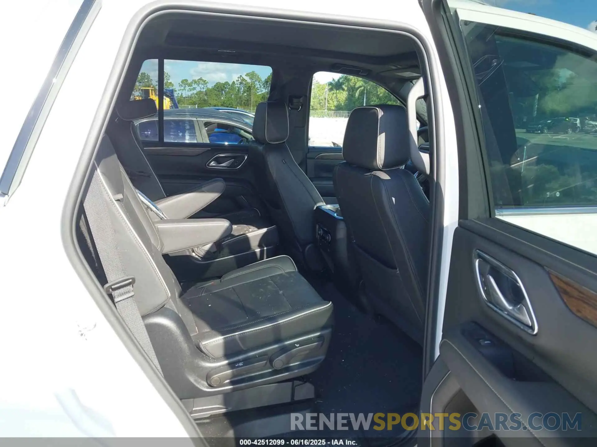8 Photograph of a damaged car 1GNSKSKD0PR453465 CHEVROLET TAHOE 2023
