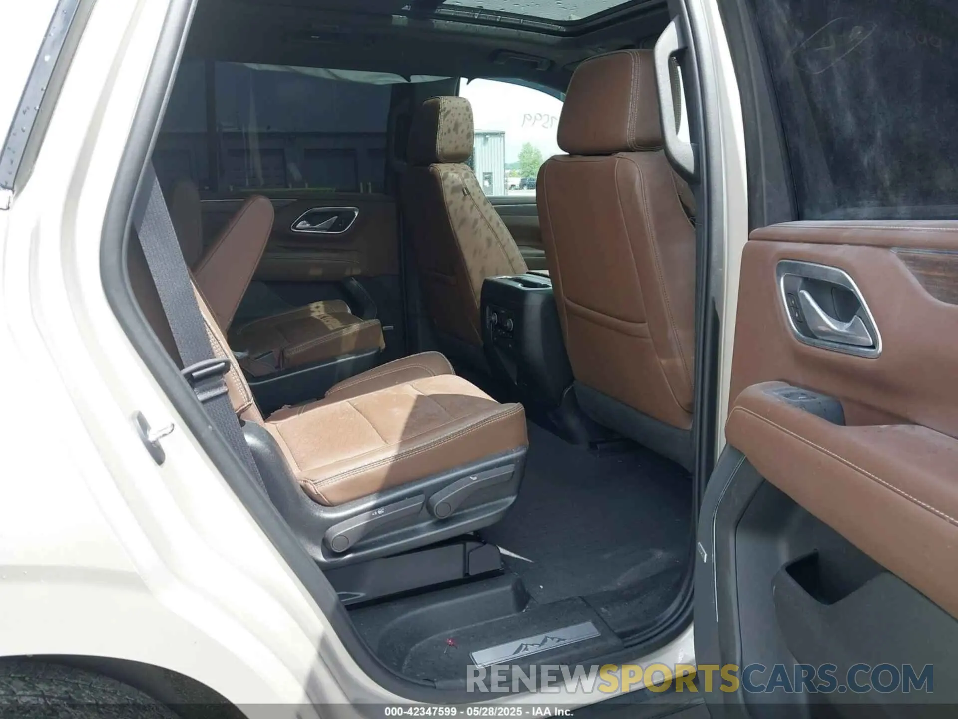 8 Photograph of a damaged car 1GNSKTKL0PR214835 CHEVROLET TAHOE 2023