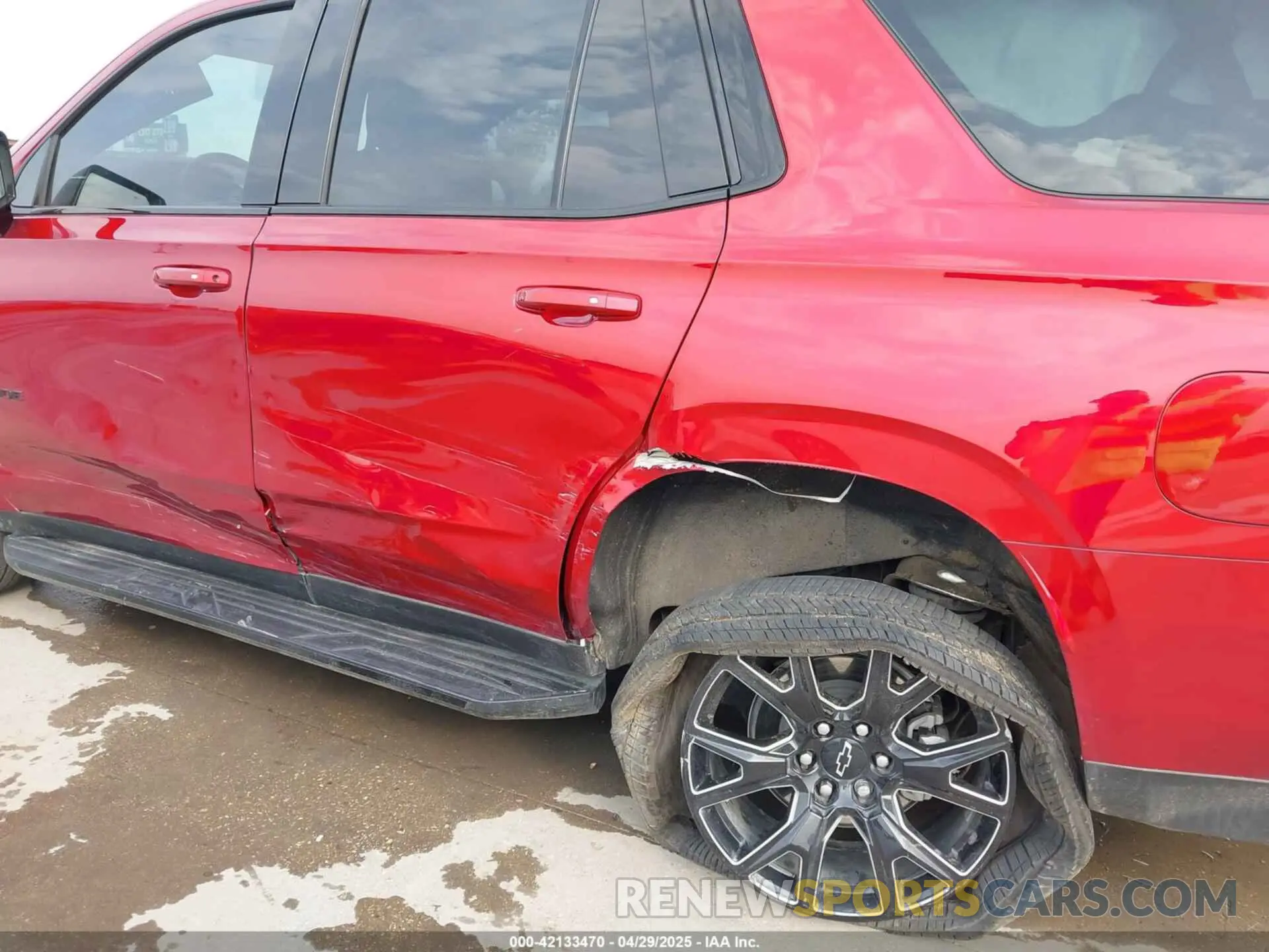6 Photograph of a damaged car 1GNSCRKD7RR409245 CHEVROLET TAHOE 2024