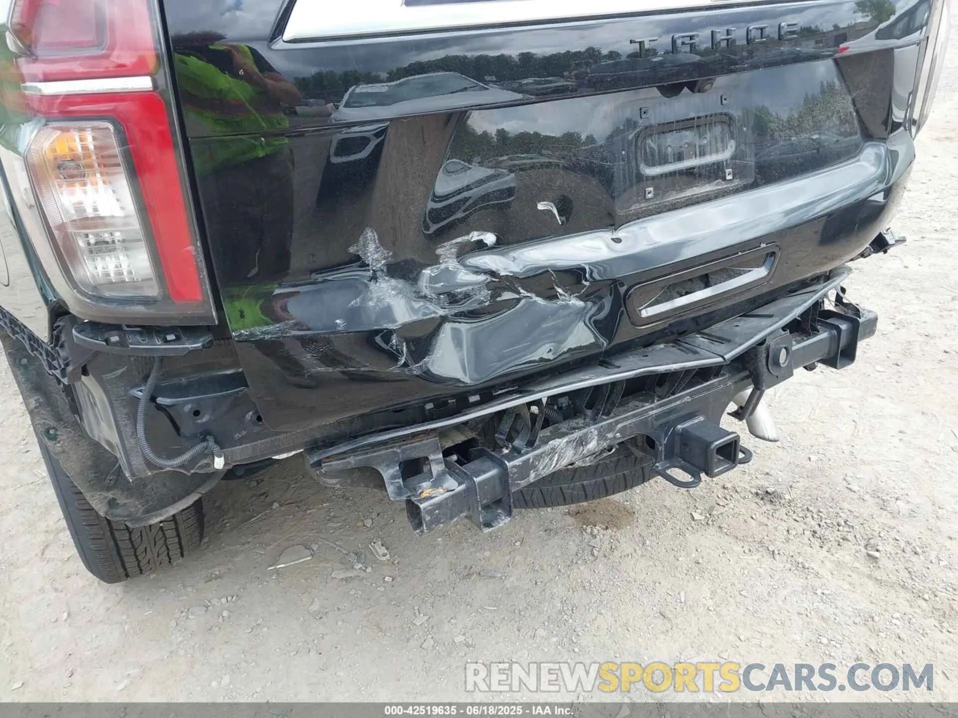19 Photograph of a damaged car 1GNSKMKD6RR364739 CHEVROLET TAHOE 2024