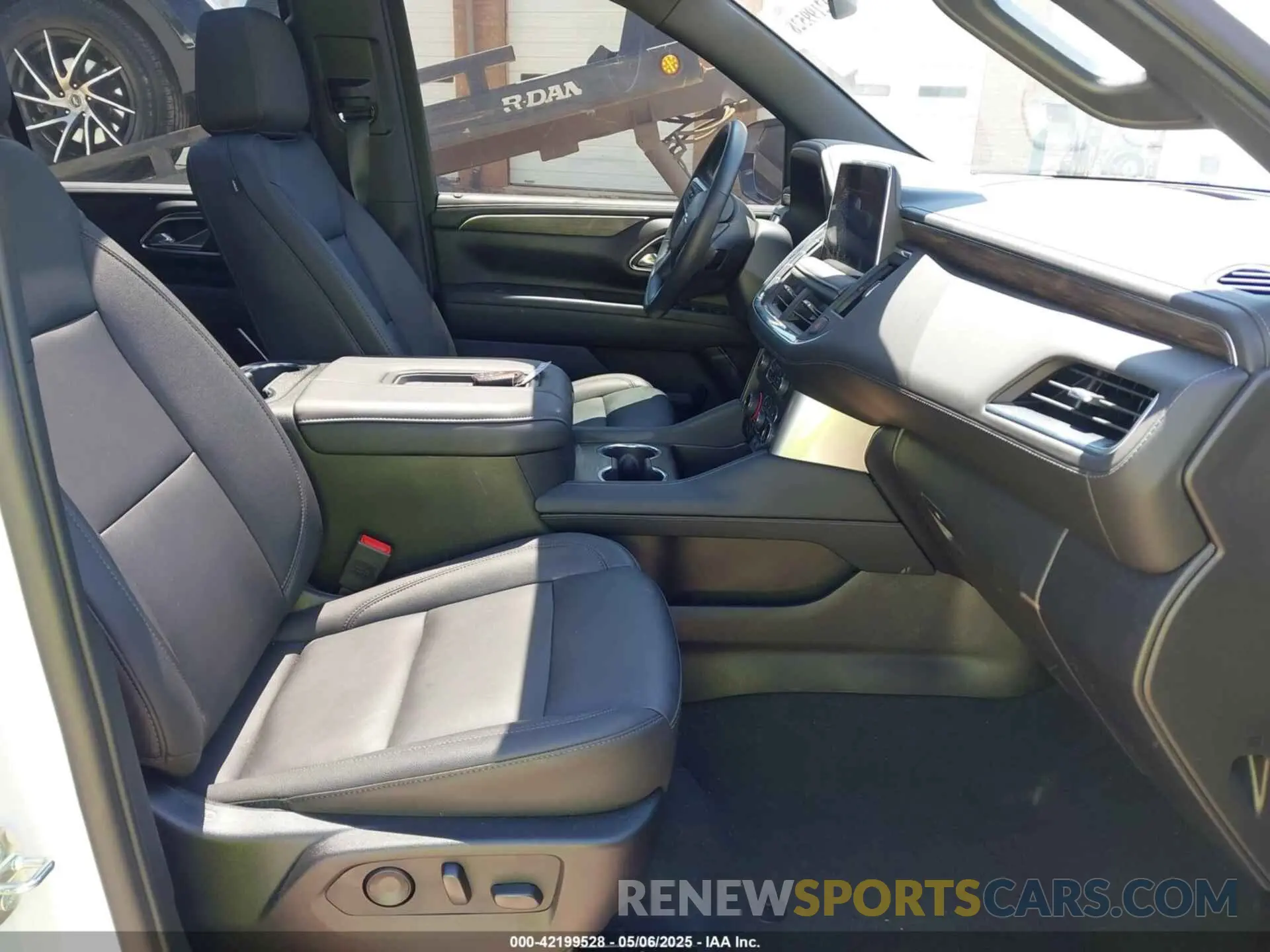 5 Photograph of a damaged car 1GNSKPKD5RR333063 CHEVROLET TAHOE 2024