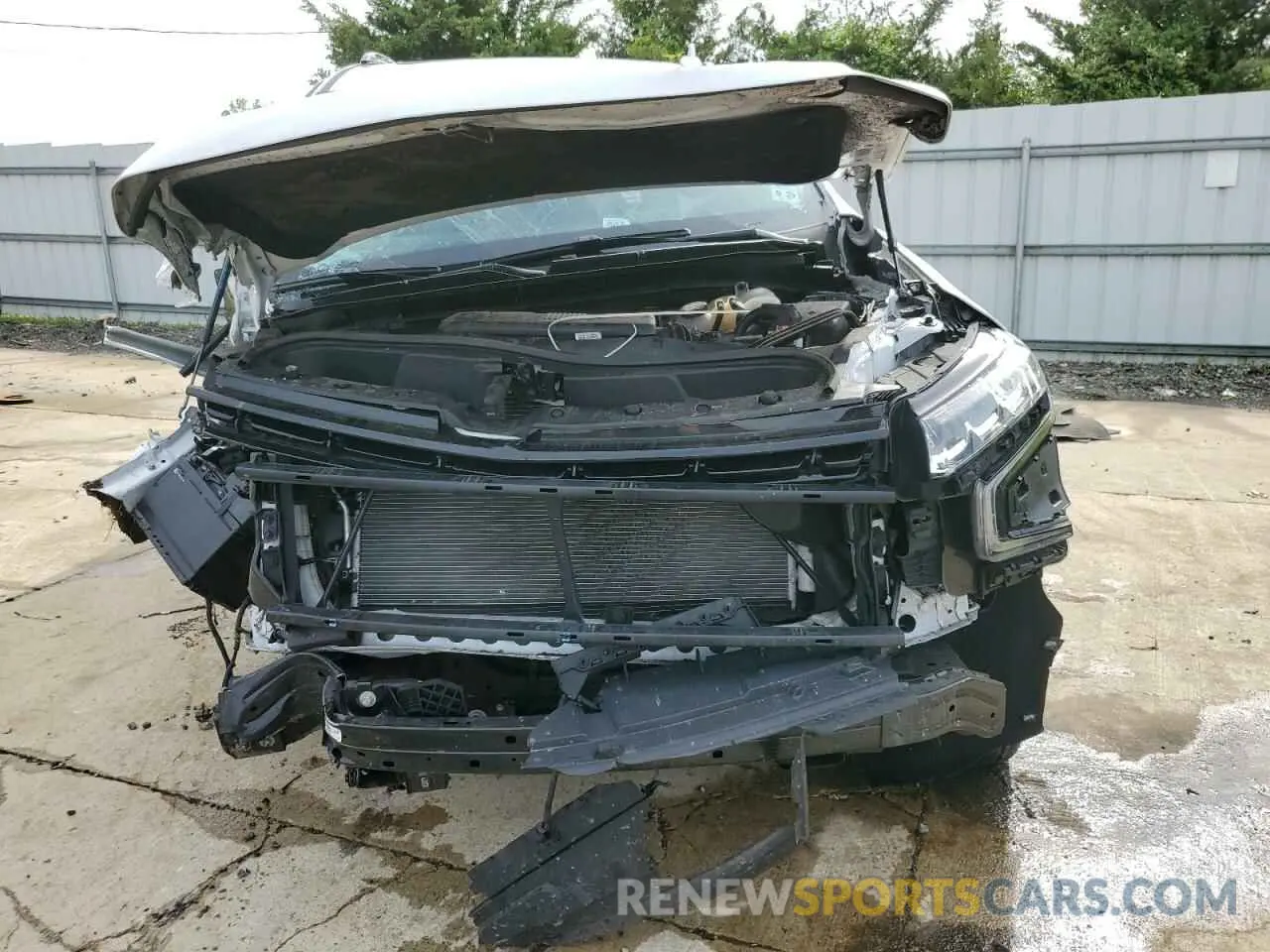 5 Photograph of a damaged car 1GNSKRKDXRR395070 CHEVROLET TAHOE 2024