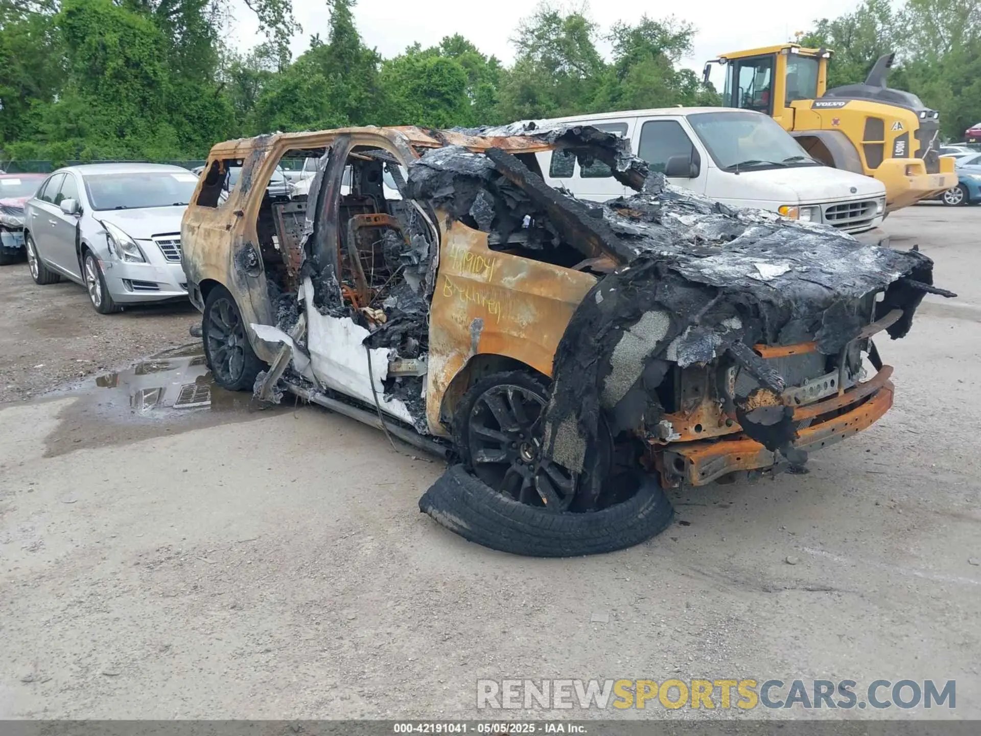 1 Photograph of a damaged car 1GNSKTKL1RR251945 CHEVROLET TAHOE 2024