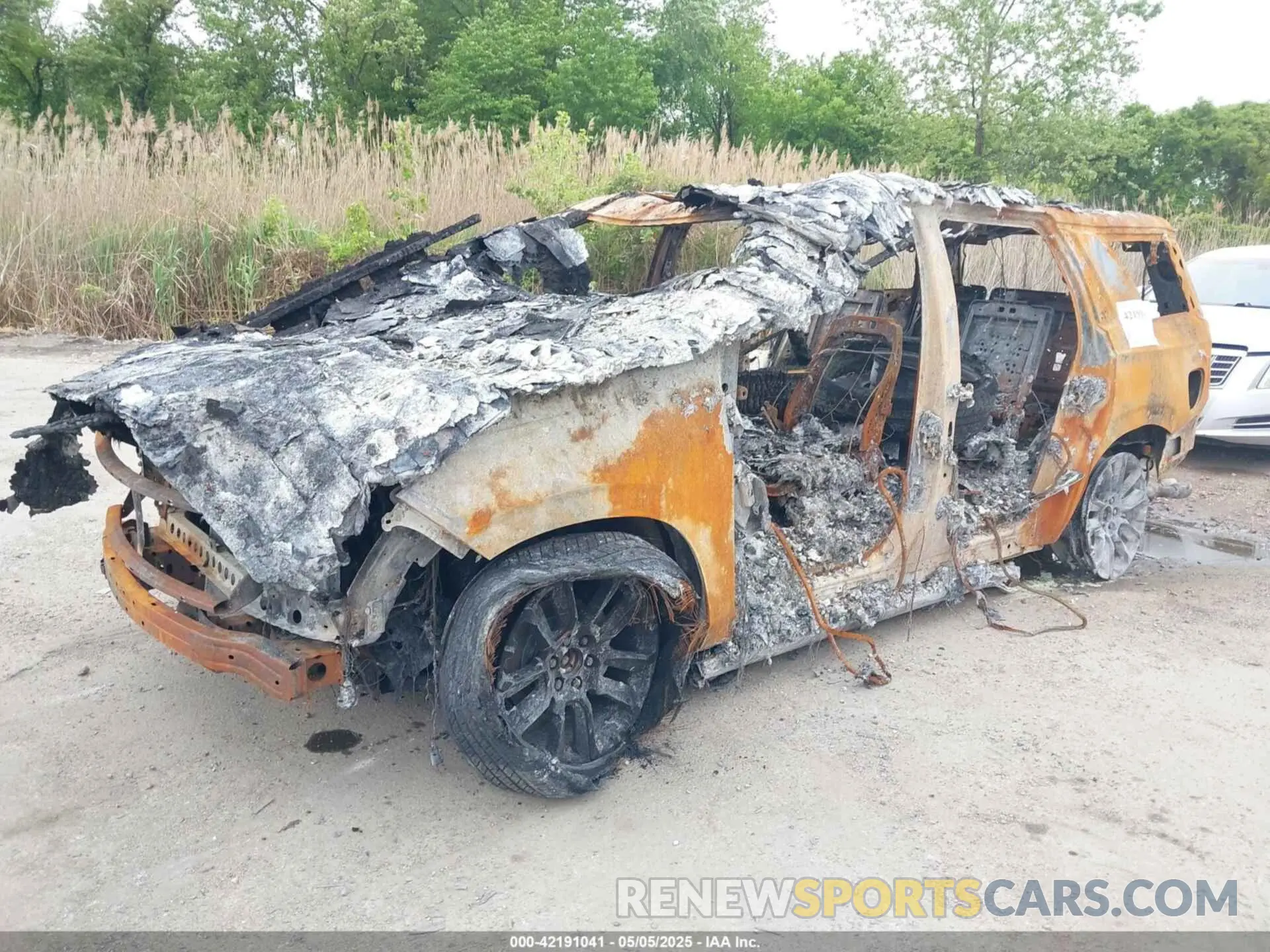 11 Photograph of a damaged car 1GNSKTKL1RR251945 CHEVROLET TAHOE 2024