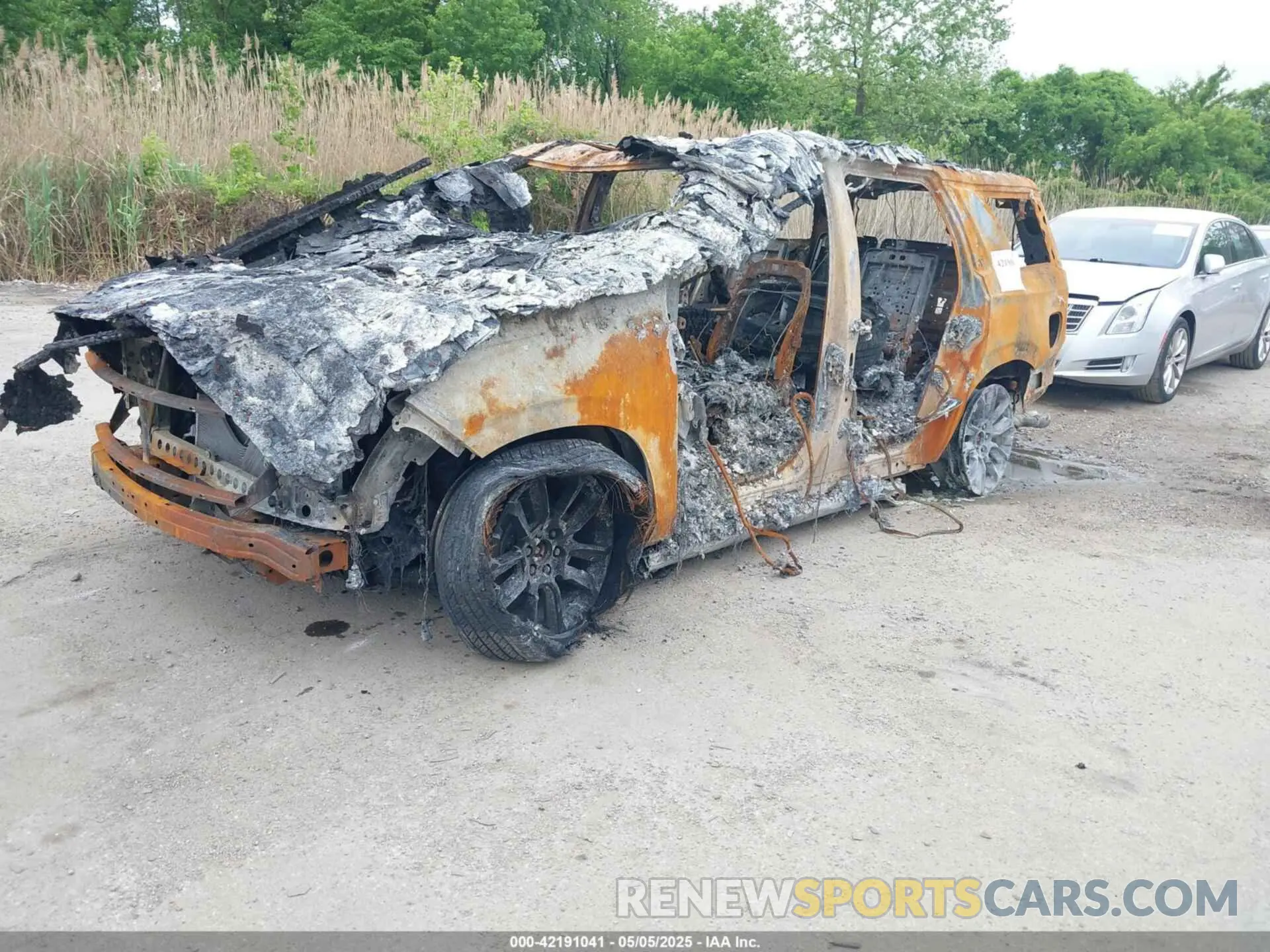 2 Photograph of a damaged car 1GNSKTKL1RR251945 CHEVROLET TAHOE 2024