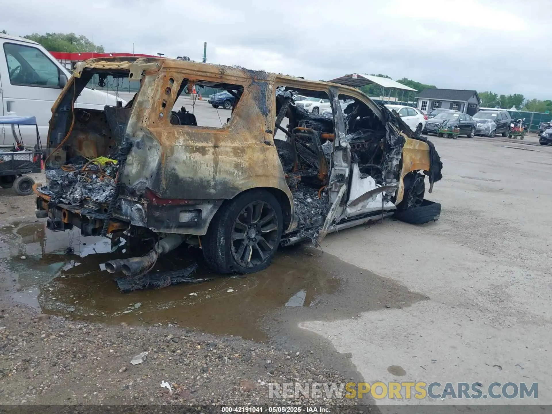 4 Photograph of a damaged car 1GNSKTKL1RR251945 CHEVROLET TAHOE 2024