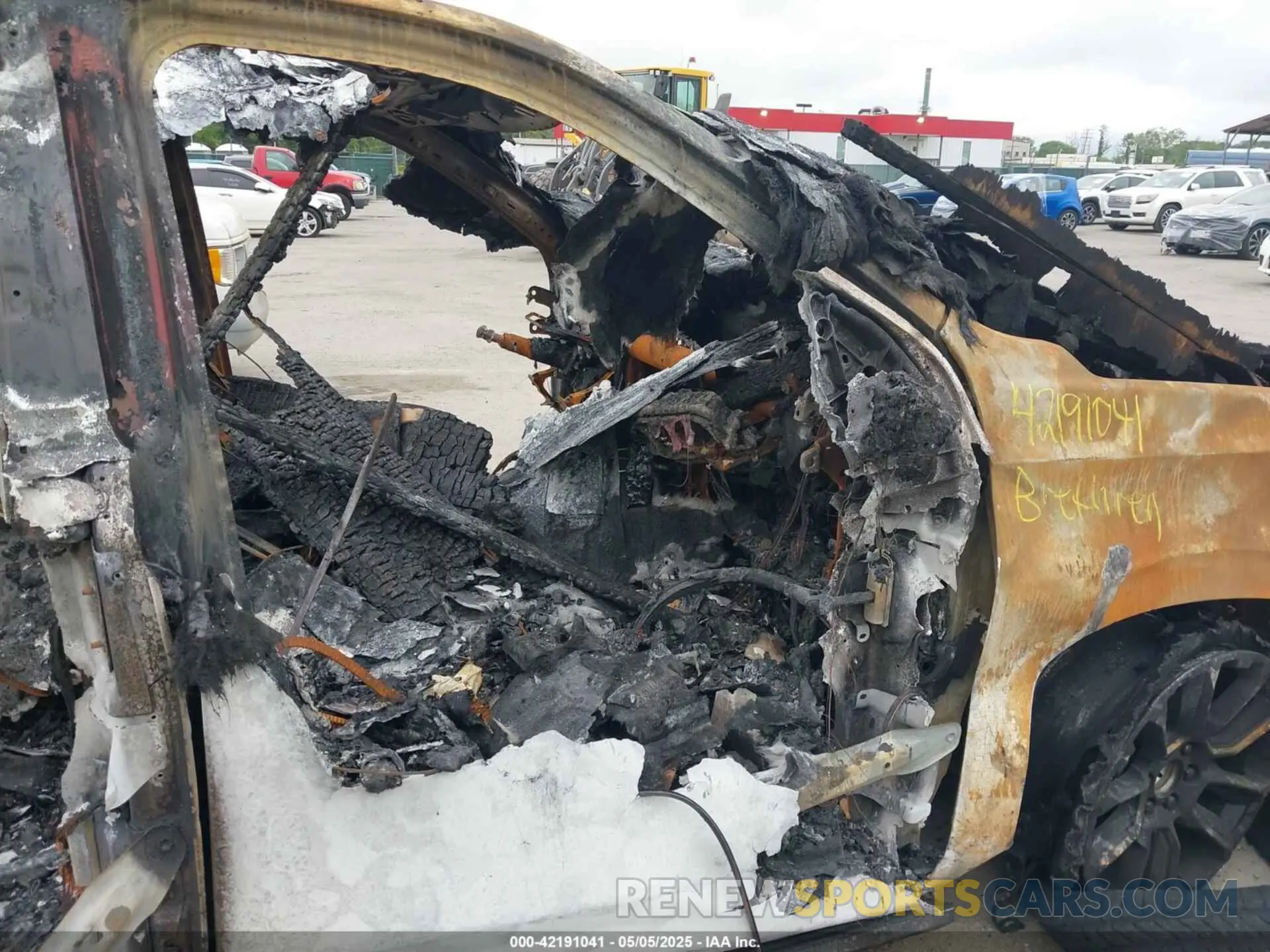 5 Photograph of a damaged car 1GNSKTKL1RR251945 CHEVROLET TAHOE 2024