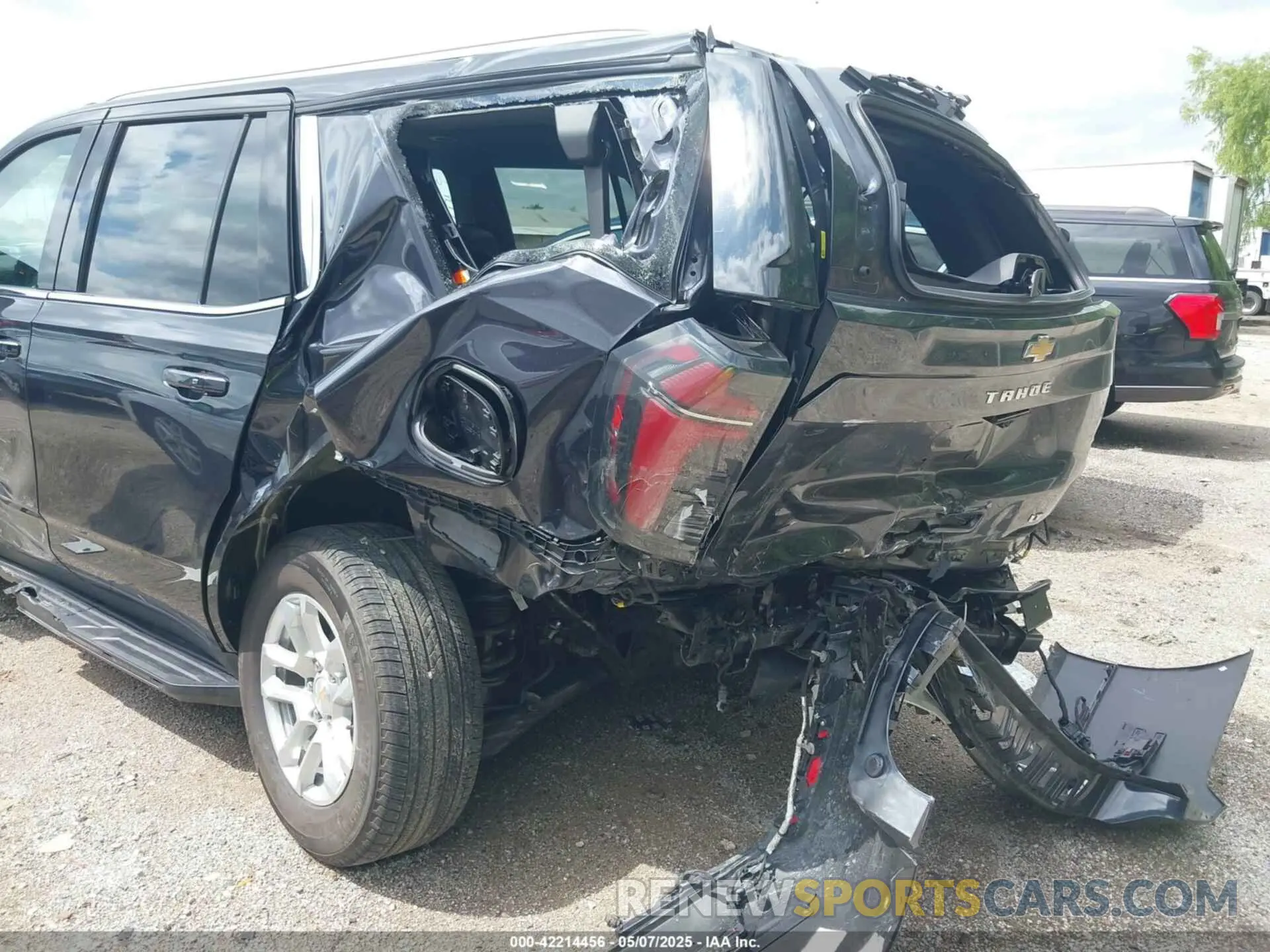 6 Photograph of a damaged car 1GNS5NRD5SR194186 CHEVROLET TAHOE 2025