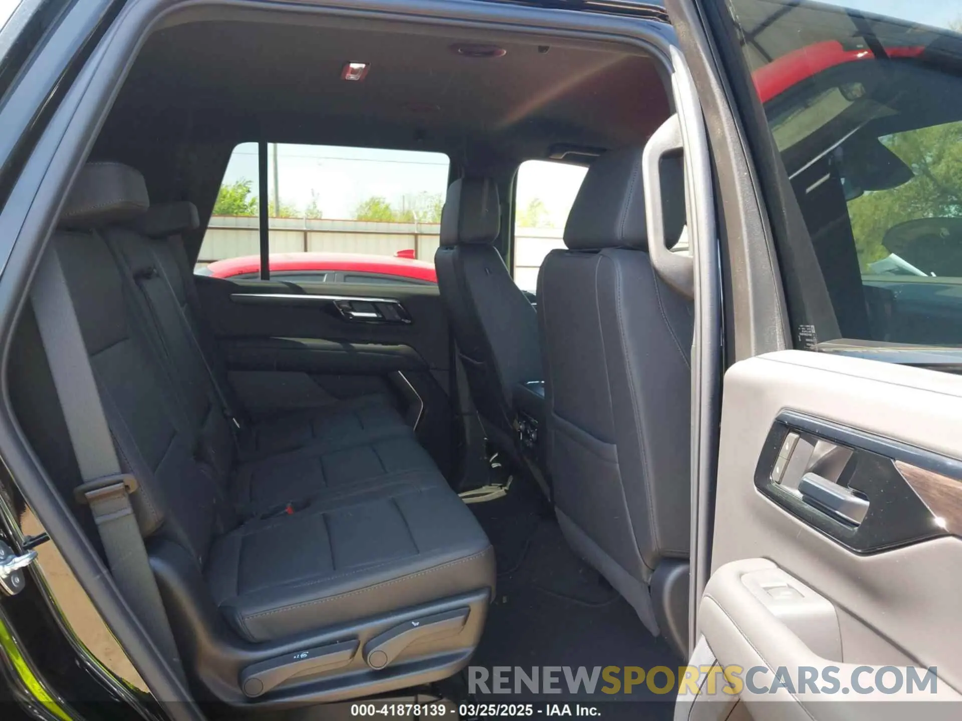 8 Photograph of a damaged car 1GNS5NRD5SR236730 CHEVROLET TAHOE 2025