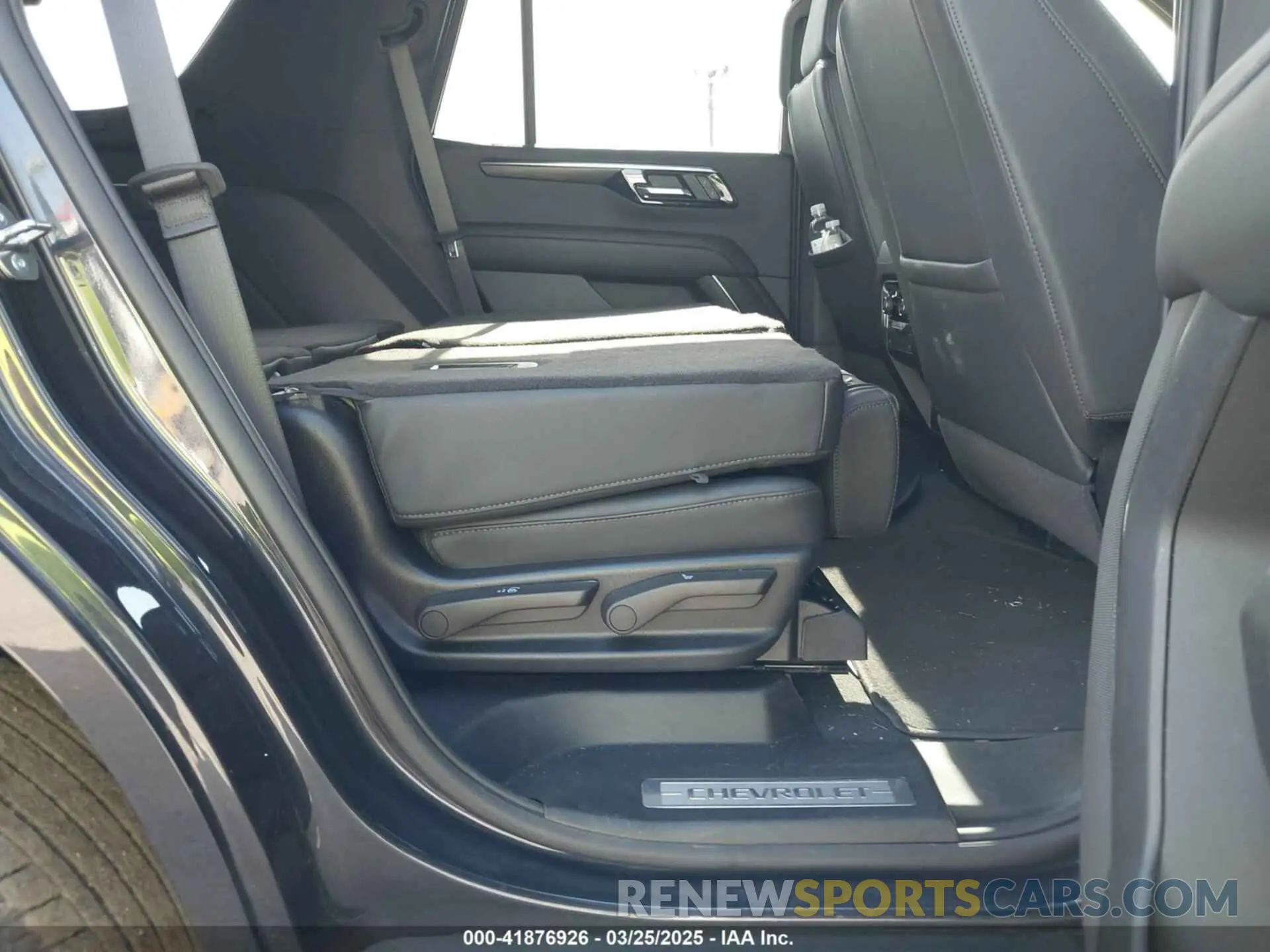 8 Photograph of a damaged car 1GNS5NRD6SR151346 CHEVROLET TAHOE 2025