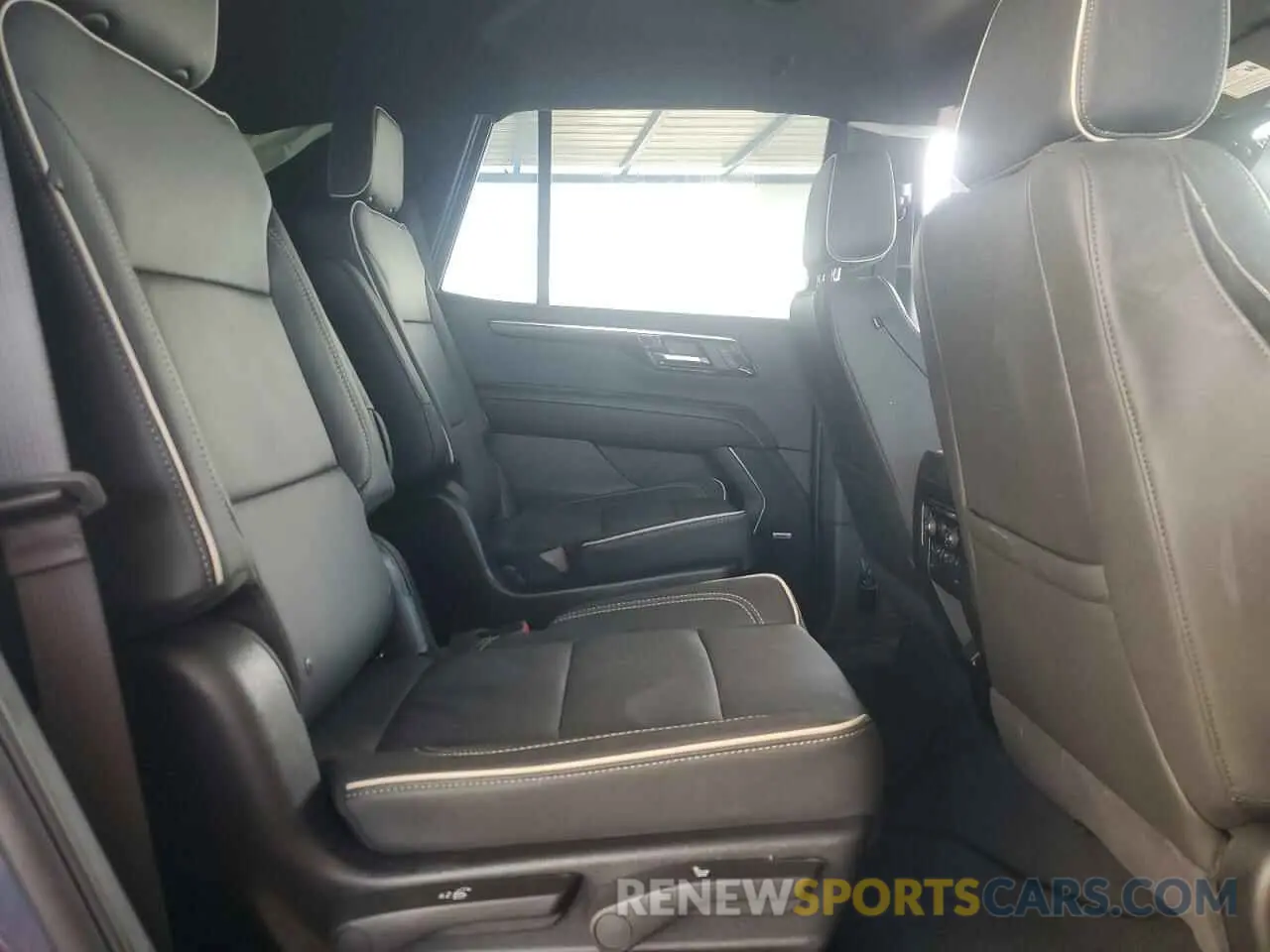 11 Photograph of a damaged car 1GNS5SRD2SR212027 CHEVROLET TAHOE 2025