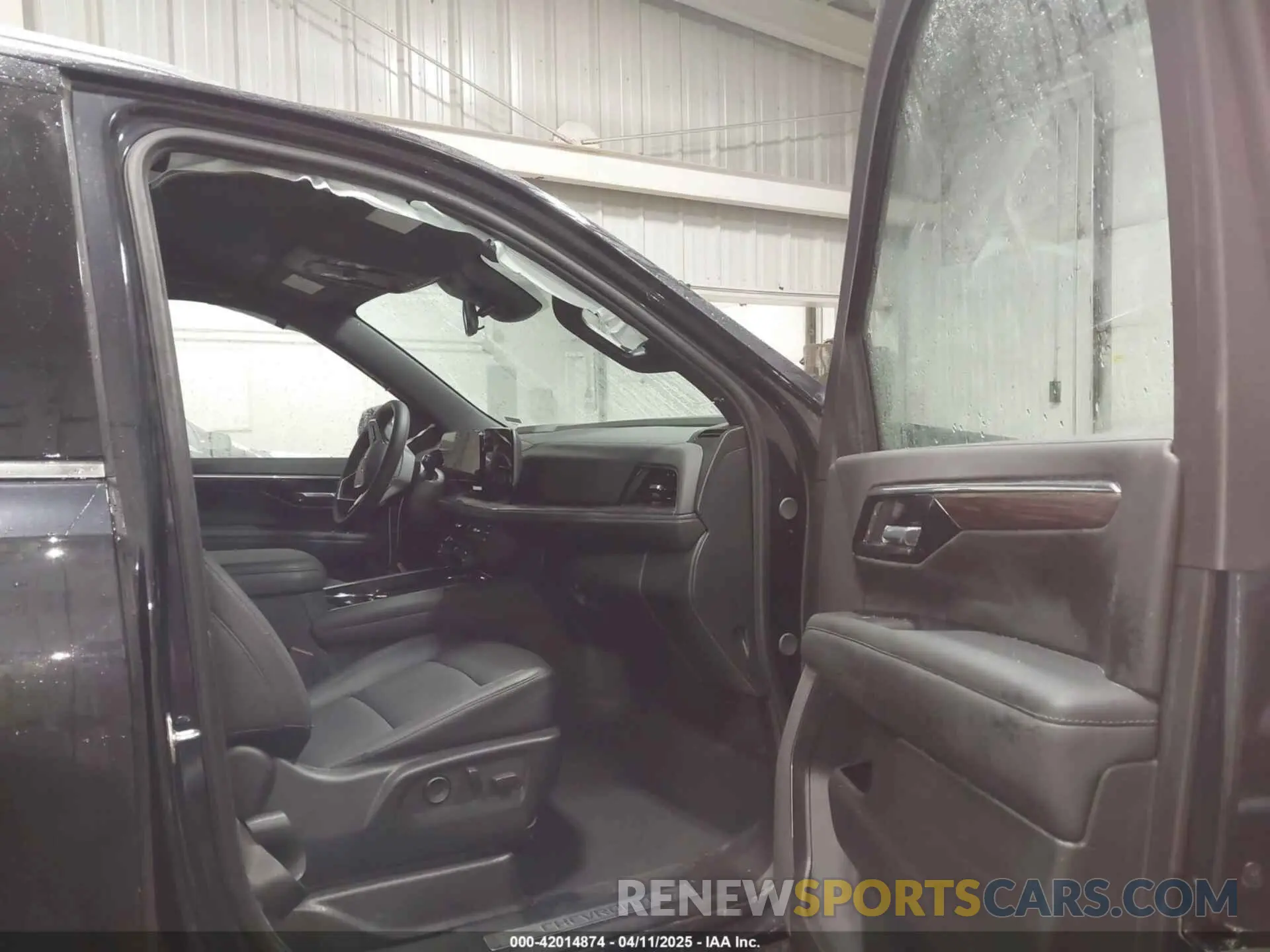 5 Photograph of a damaged car 1GNS6NRD6SR210053 CHEVROLET TAHOE 2025