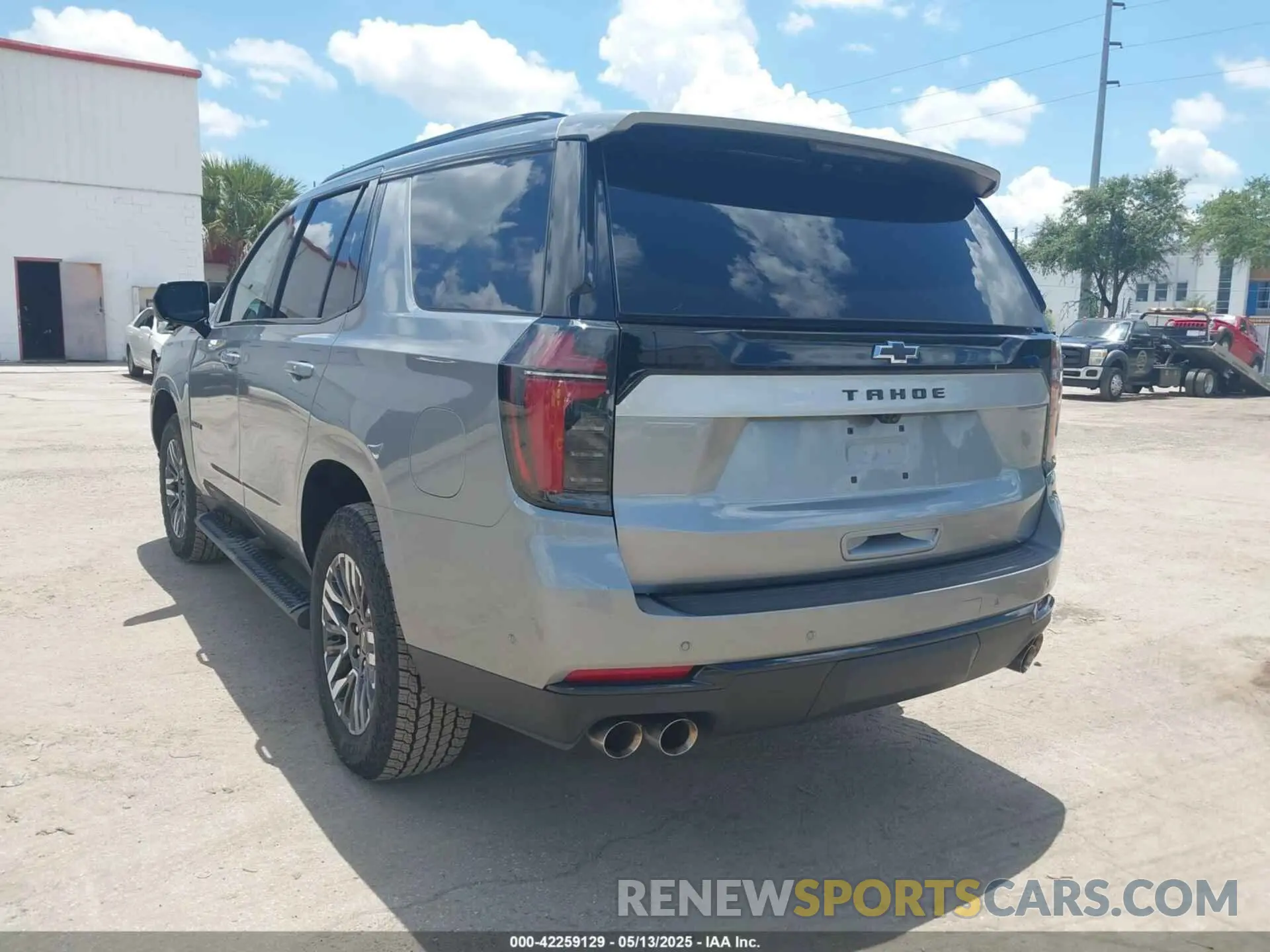 3 Photograph of a damaged car 1GNS6PRD3SR232930 CHEVROLET TAHOE 2025