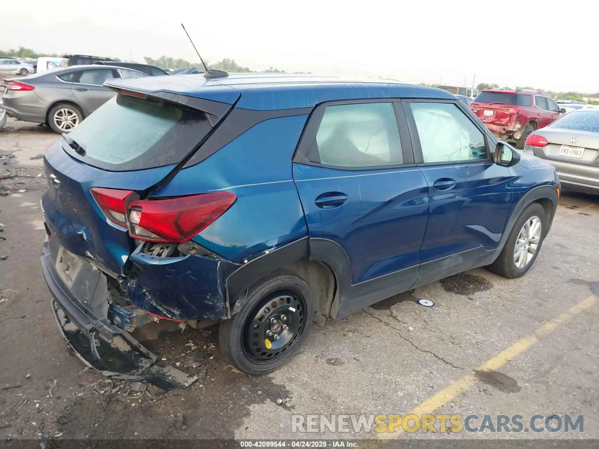 4 Photograph of a damaged car KL79MMS21MB101895 CHEVROLET TRAILBLAZER 2021