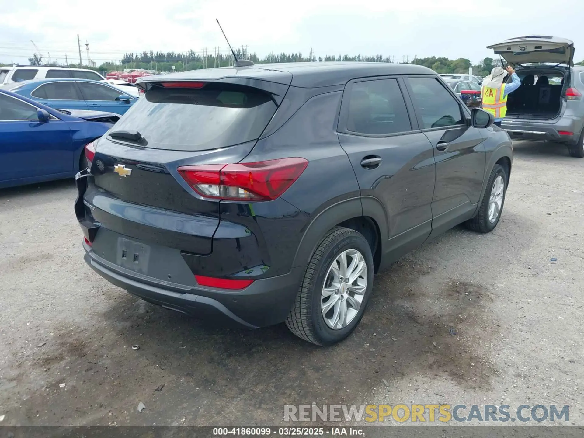 4 Photograph of a damaged car KL79MMS25MB009205 CHEVROLET TRAILBLAZER 2021
