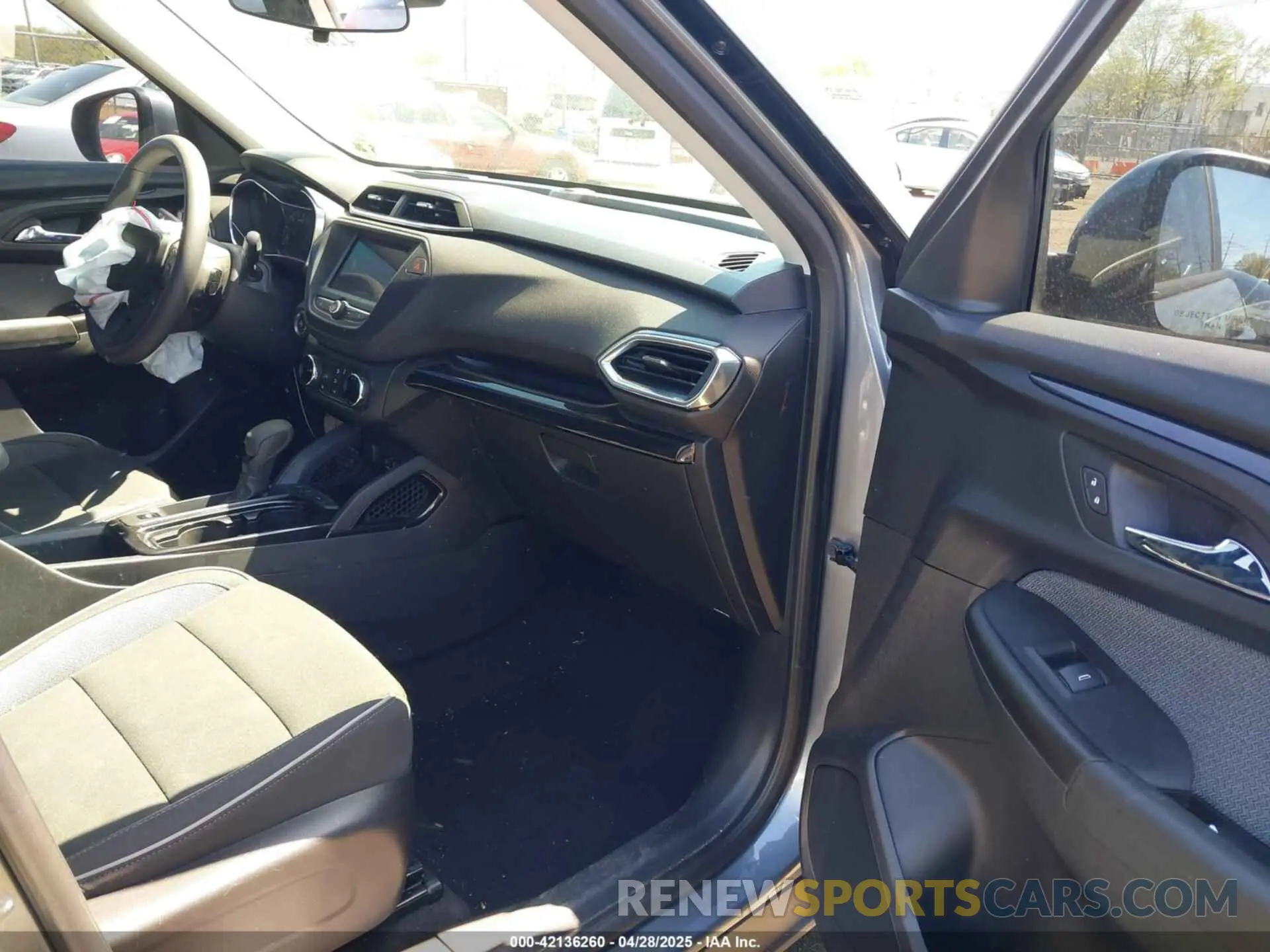 5 Photograph of a damaged car KL79MPS29MB112757 CHEVROLET TRAILBLAZER 2021