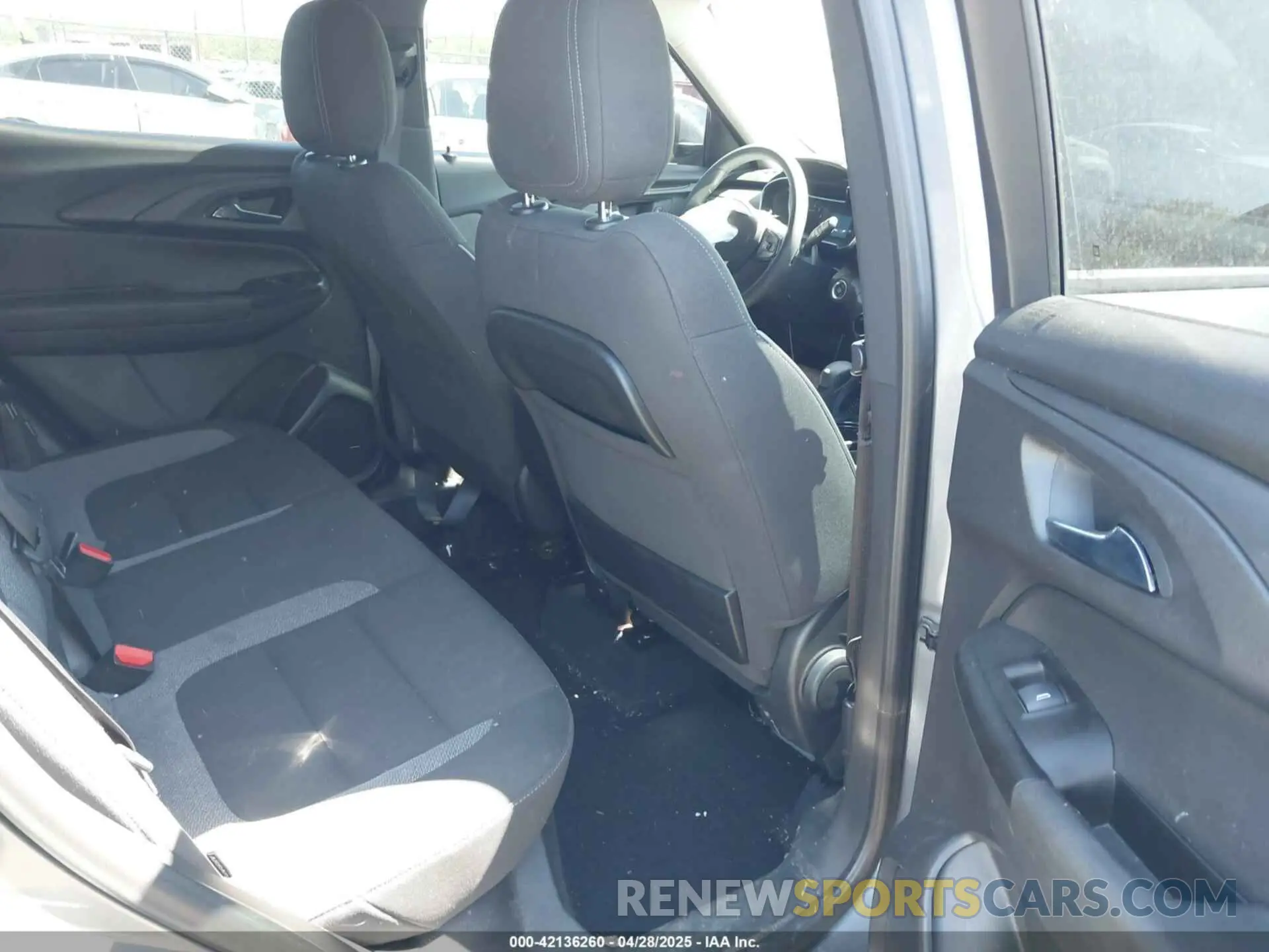 8 Photograph of a damaged car KL79MPS29MB112757 CHEVROLET TRAILBLAZER 2021