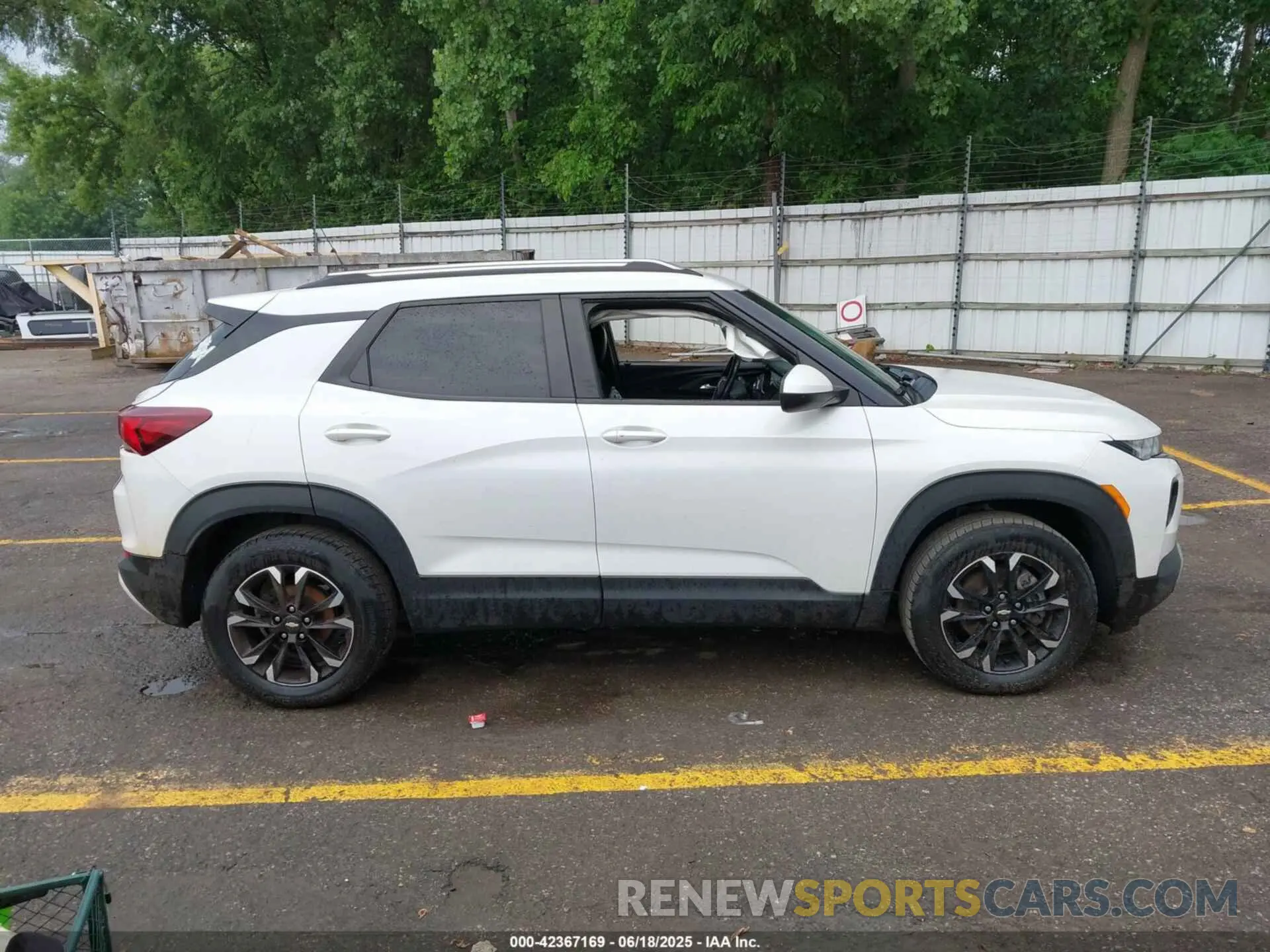 13 Photograph of a damaged car KL79MRSL2MB177020 CHEVROLET TRAILBLAZER 2021